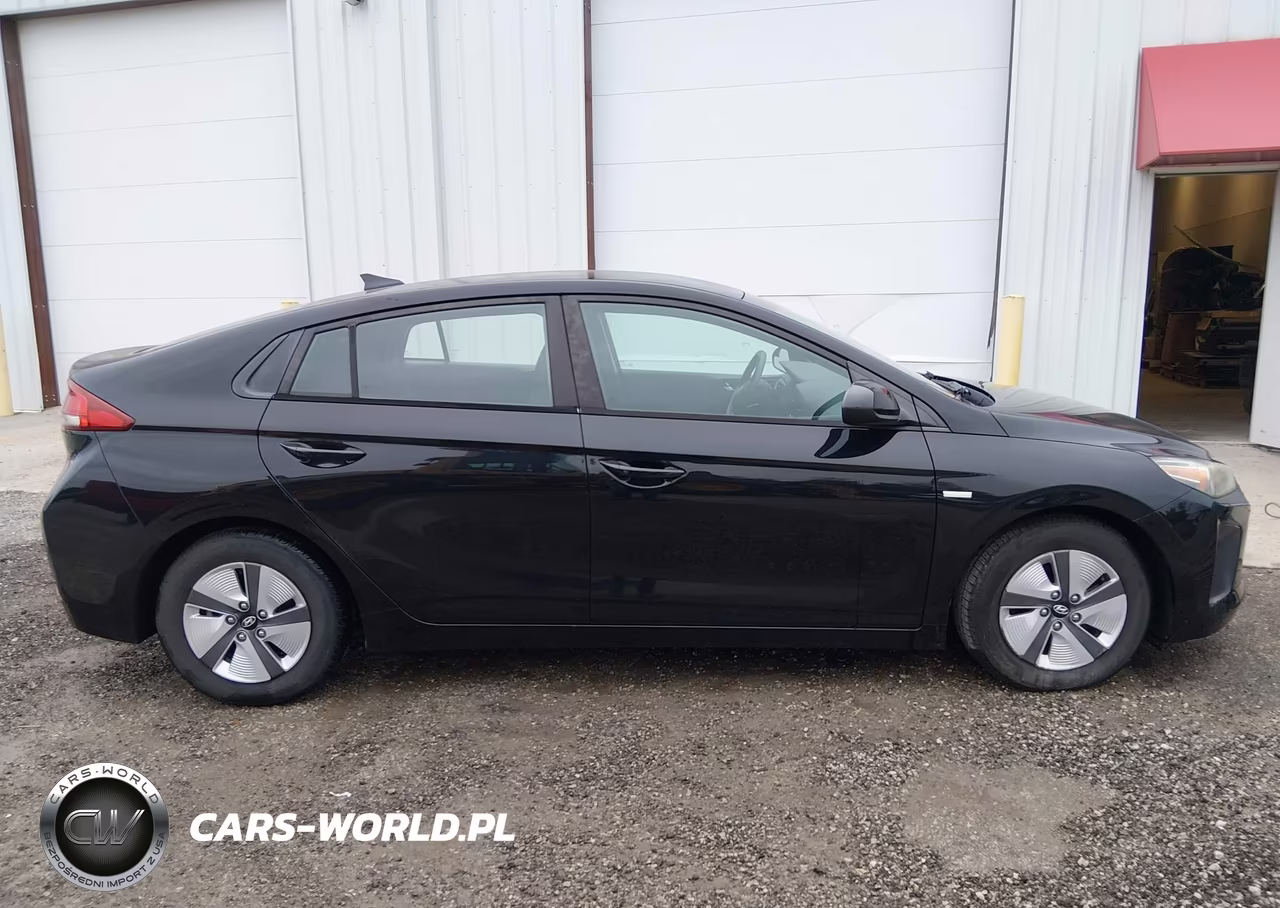 2018 Hyundai Ioniq Hybrid Blue VIN:KMHC65LC8JU099722 - 18