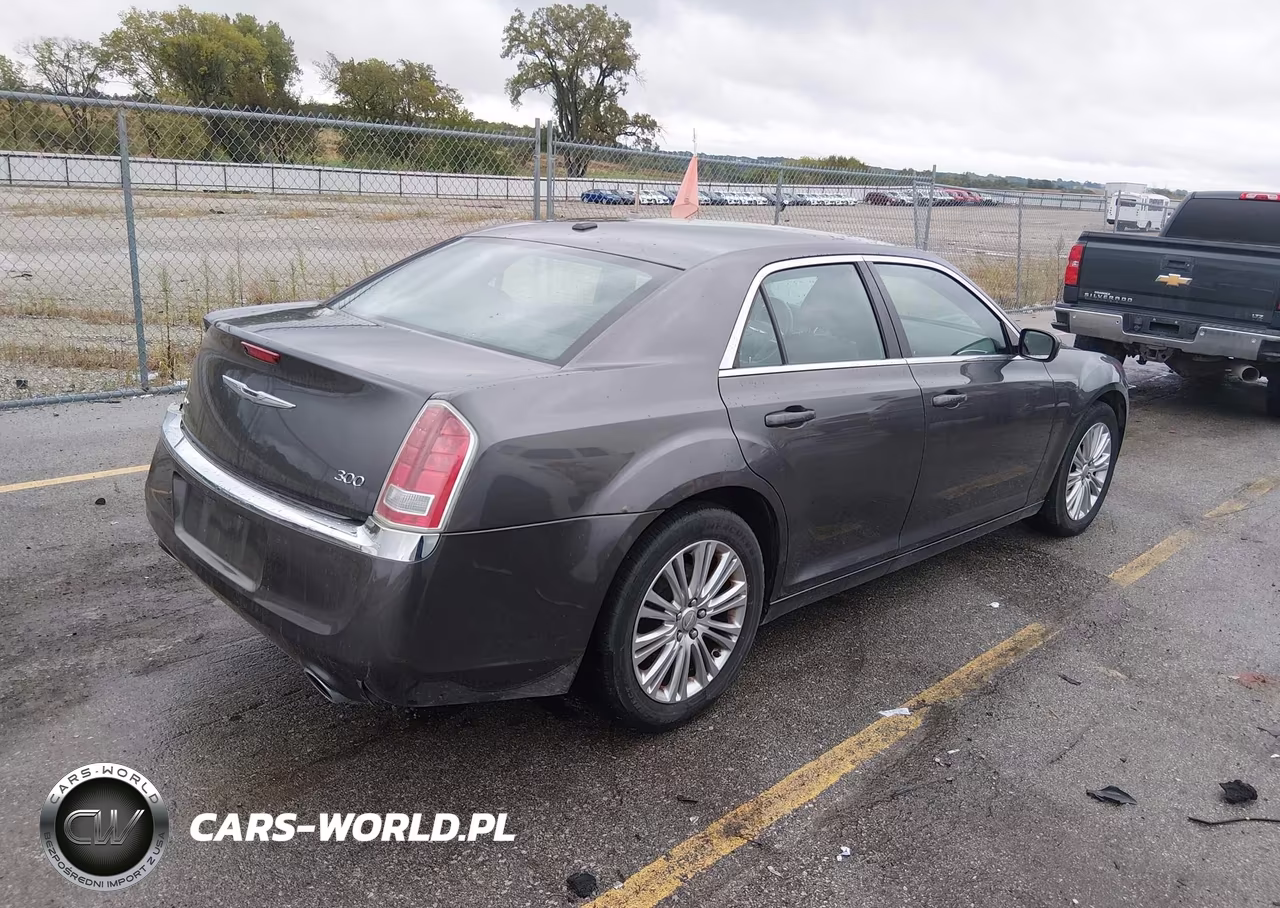 2014 Chrysler 300 VIN:2C3CCARG3EH209489 - 4