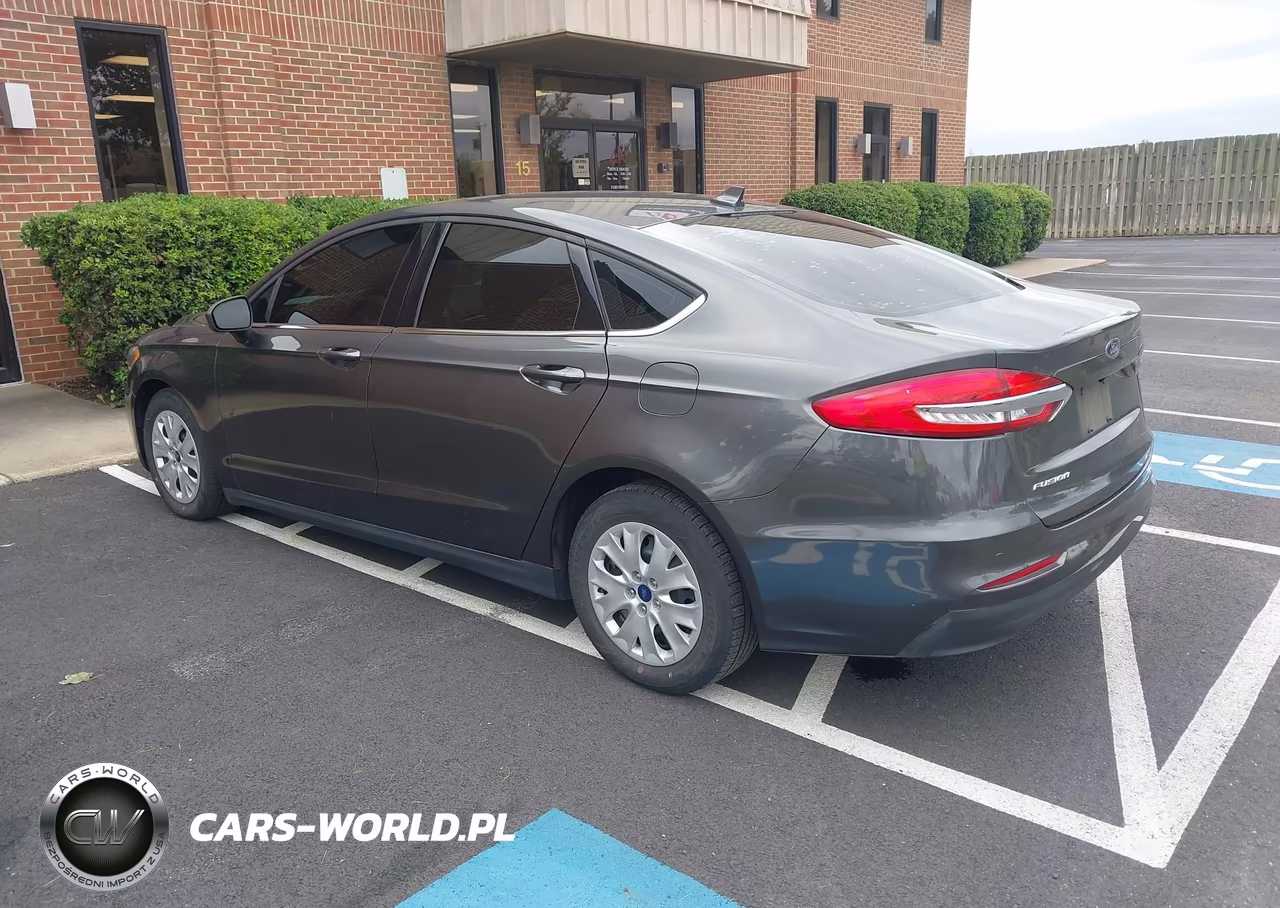 2020 Ford Fusion S VIN:3FA6P0G76LR196741 - 3