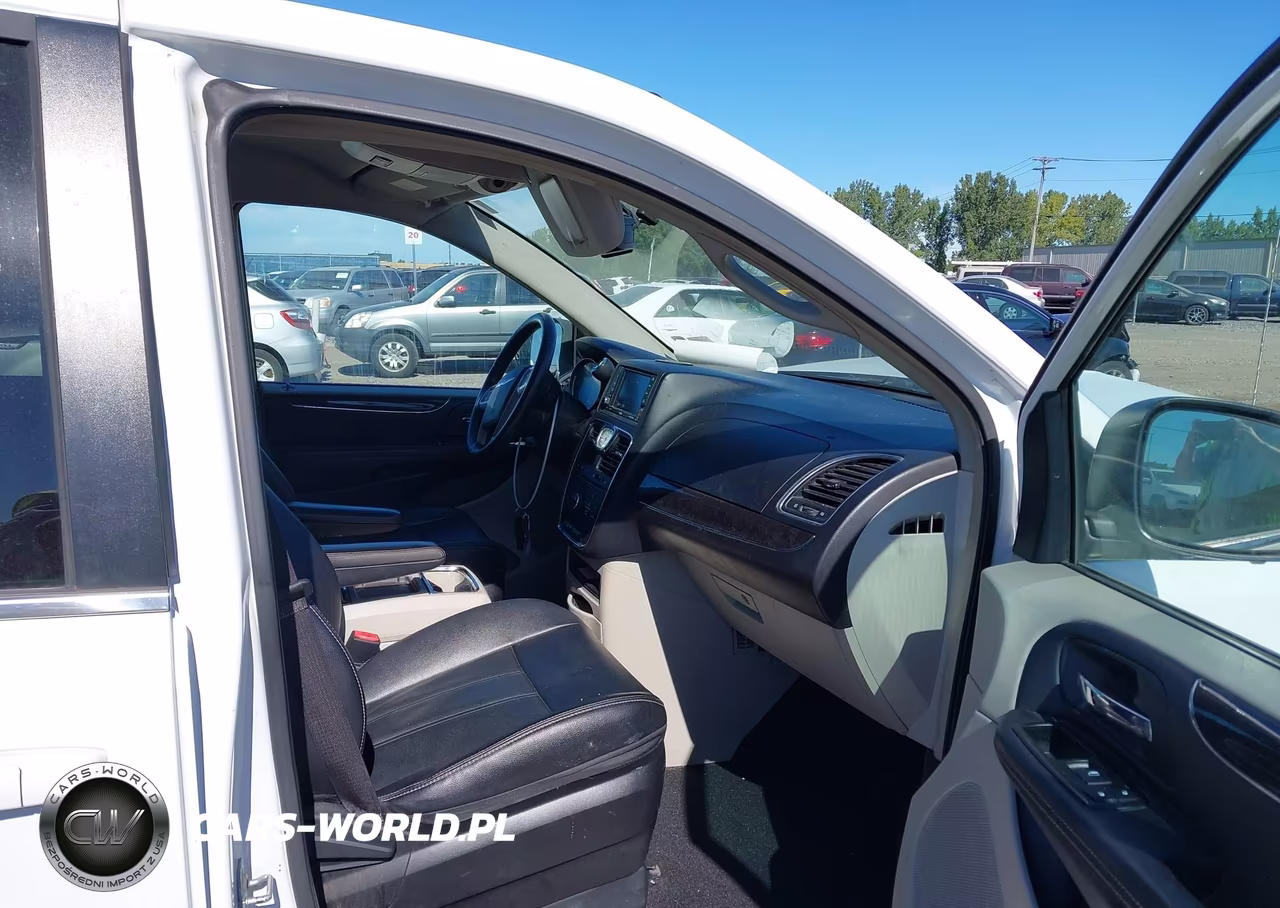 2014 Chrysler Town & Country Touring VIN:2C4RC1BG0ER382851 - 5