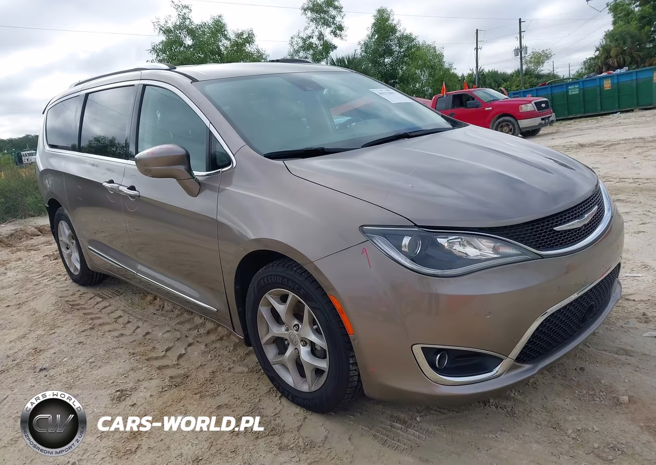 2017 Chrysler Pacifica Touring-L Plus