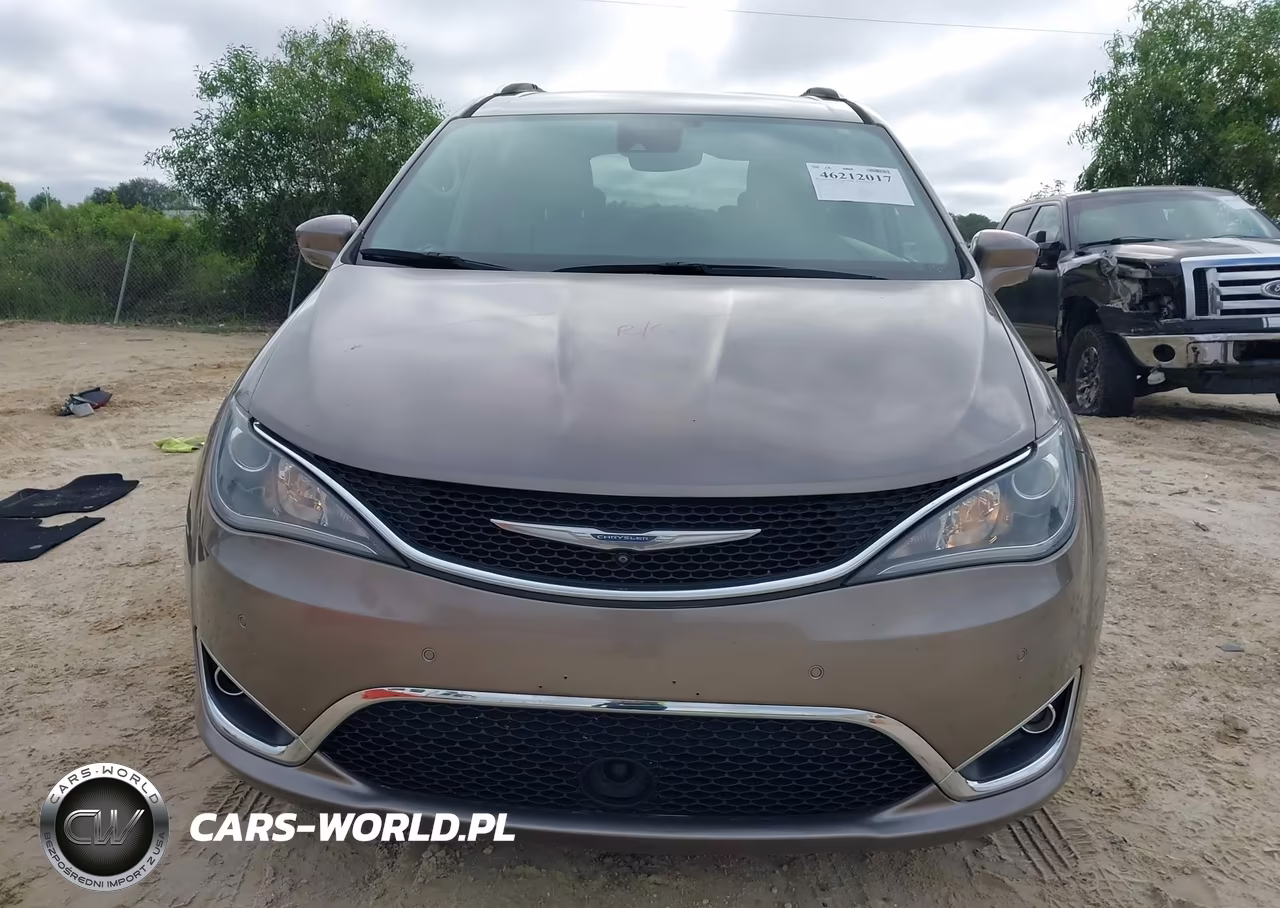 2017 Chrysler Pacifica Touring-L Plus VIN:2C4RC1EGXHR537275 - 13