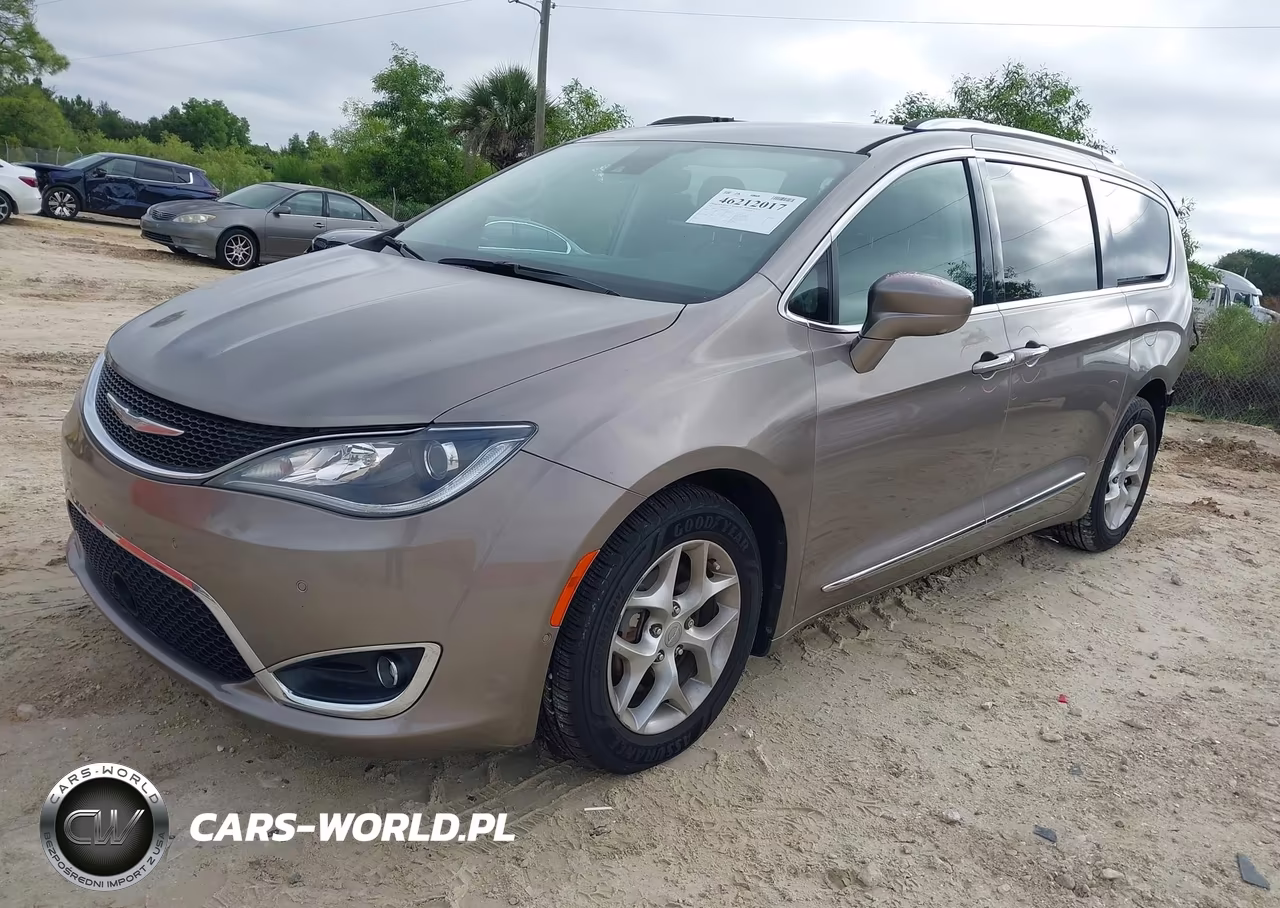 2017 Chrysler Pacifica Touring-L Plus VIN:2C4RC1EGXHR537275 - 2