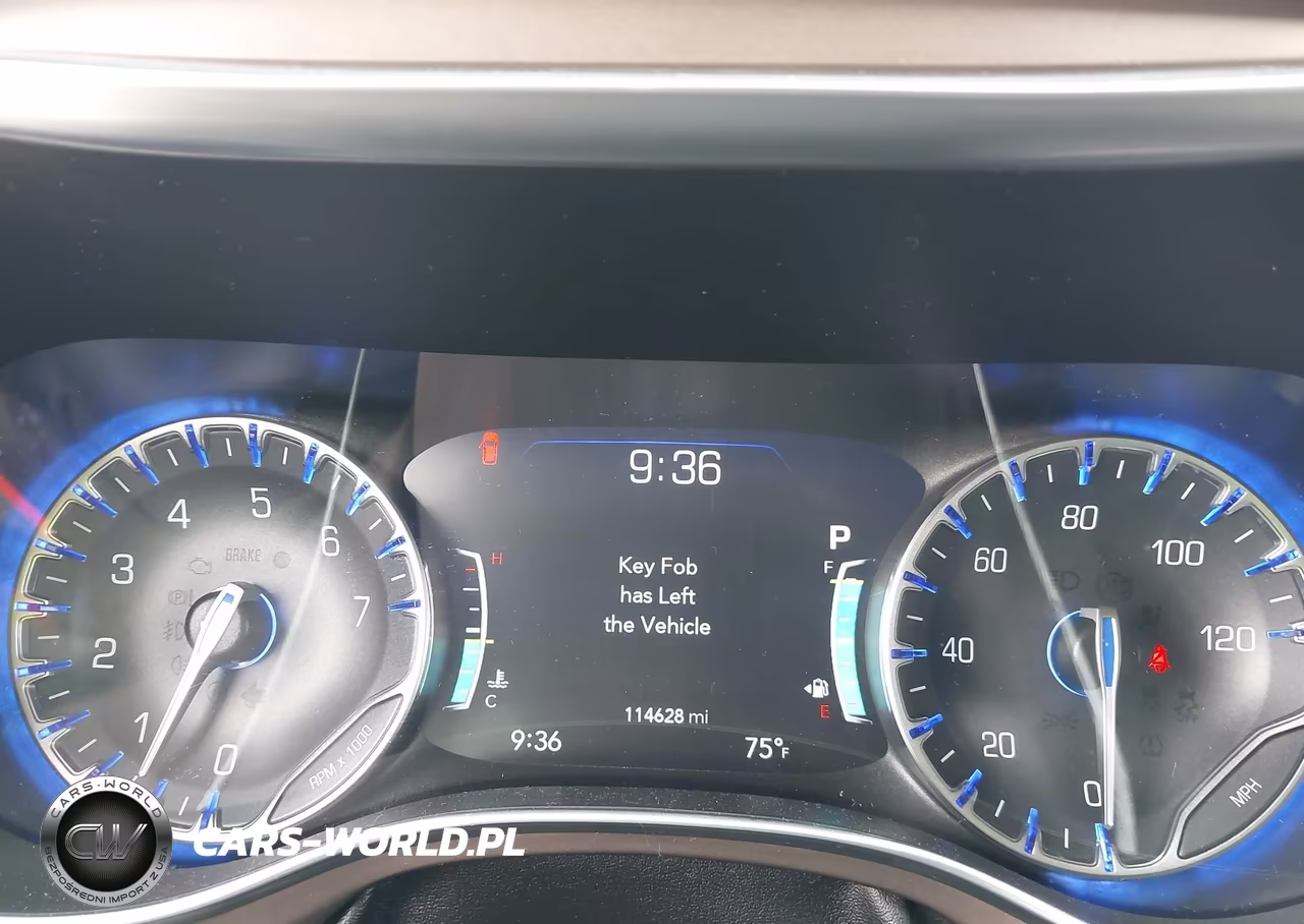 2017 Chrysler Pacifica Touring-L Plus VIN:2C4RC1EGXHR537275 - 7