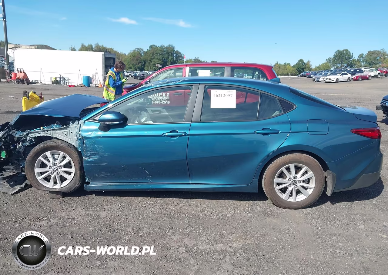 2025 Toyota Camry Le VIN:4T1DAACK3SU608720 - 14