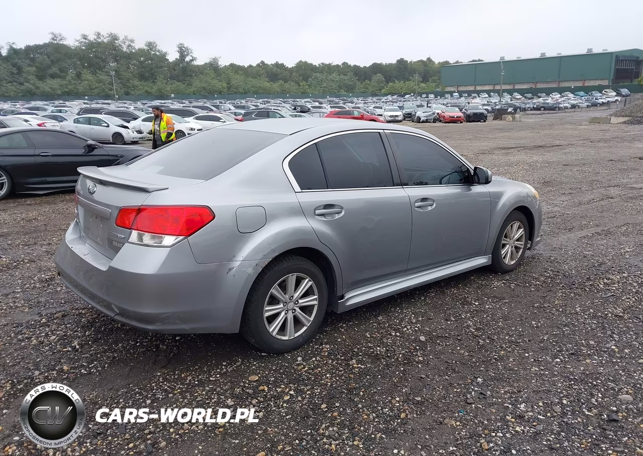 2010 Subaru Legacy 2.5I Premium VIN:4S3BMBC64A3238152 - 4