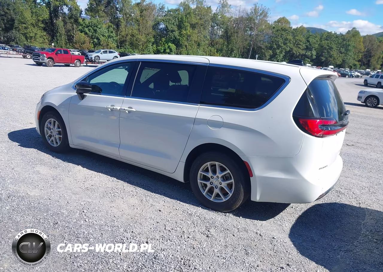 2026 Chrysler Pacifica Select VIN:2C4RC1BG5TR185686 - 3