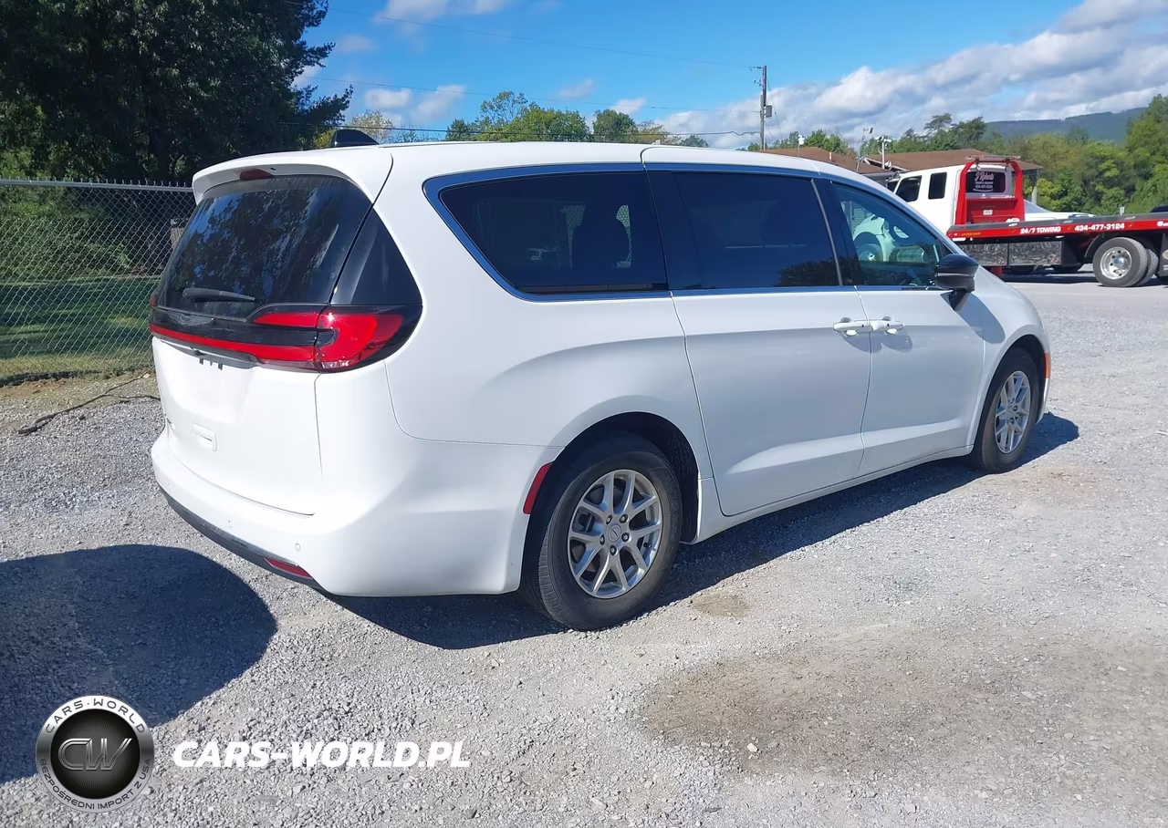 2026 Chrysler Pacifica Select VIN:2C4RC1BG5TR185686 - 4