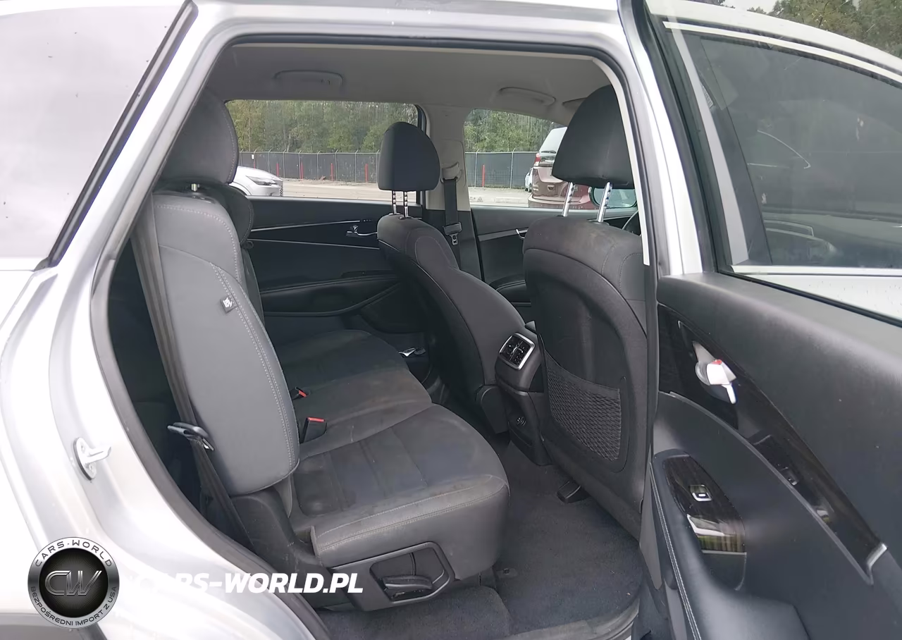 2019 Kia Sorento 2.4L L VIN:5XYPG4A37KG584145 - 8
