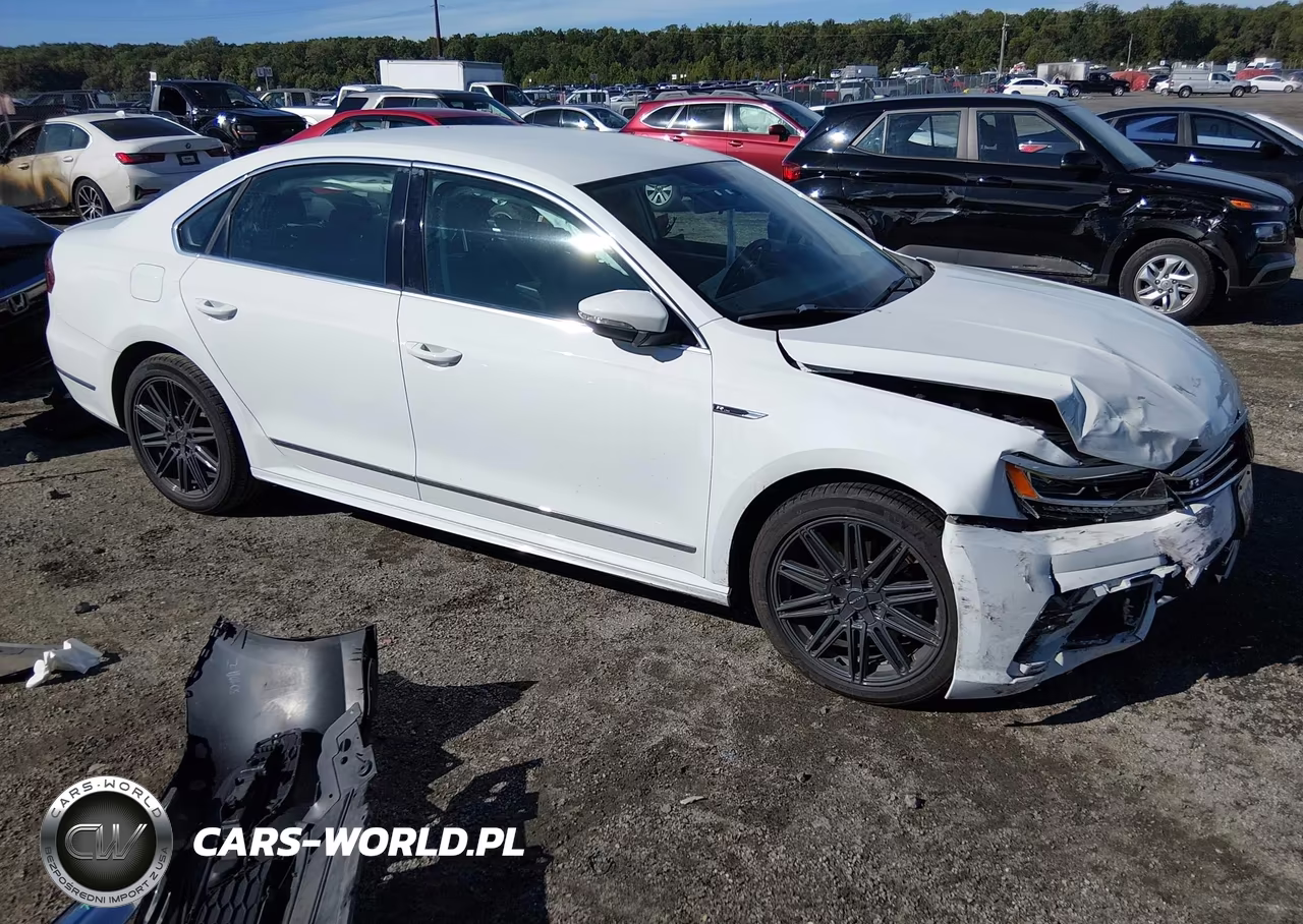 2017 Volkswagen Passat 1.8T R-Line VIN:1VWDT7A3XHC084703 - 1