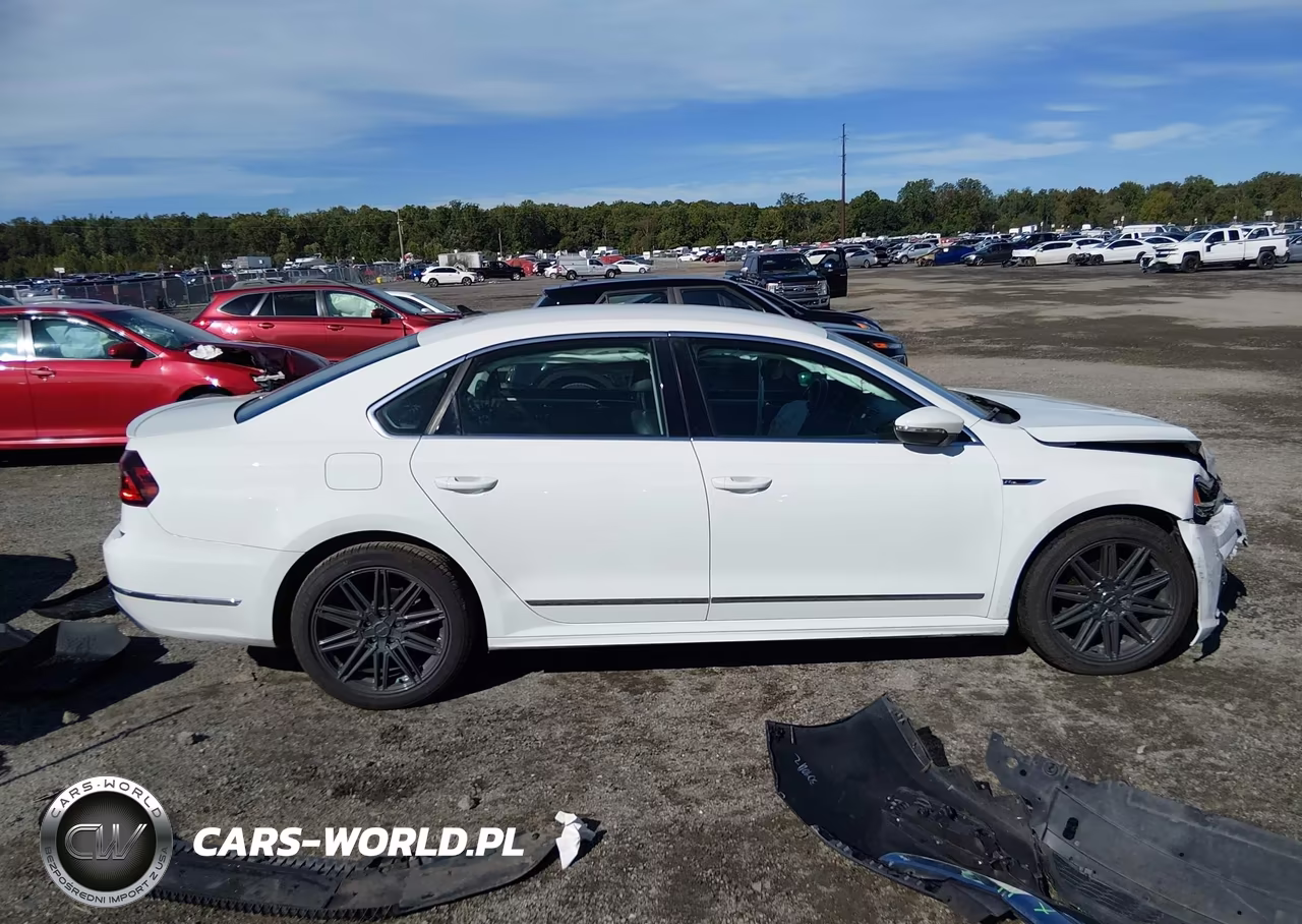 2017 Volkswagen Passat 1.8T R-Line VIN:1VWDT7A3XHC084703 - 13