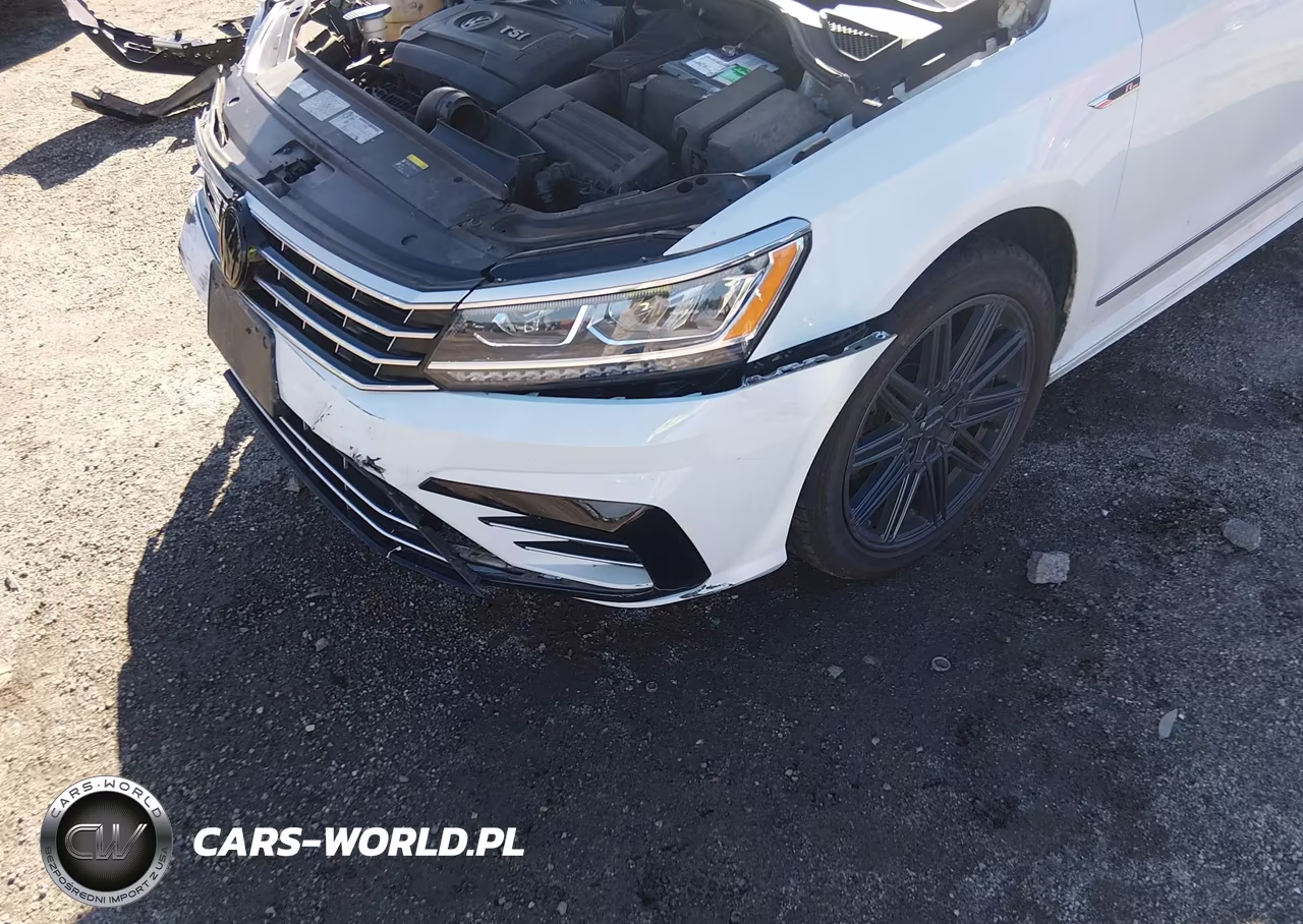 2017 Volkswagen Passat 1.8T R-Line VIN:1VWDT7A3XHC084703 - 6