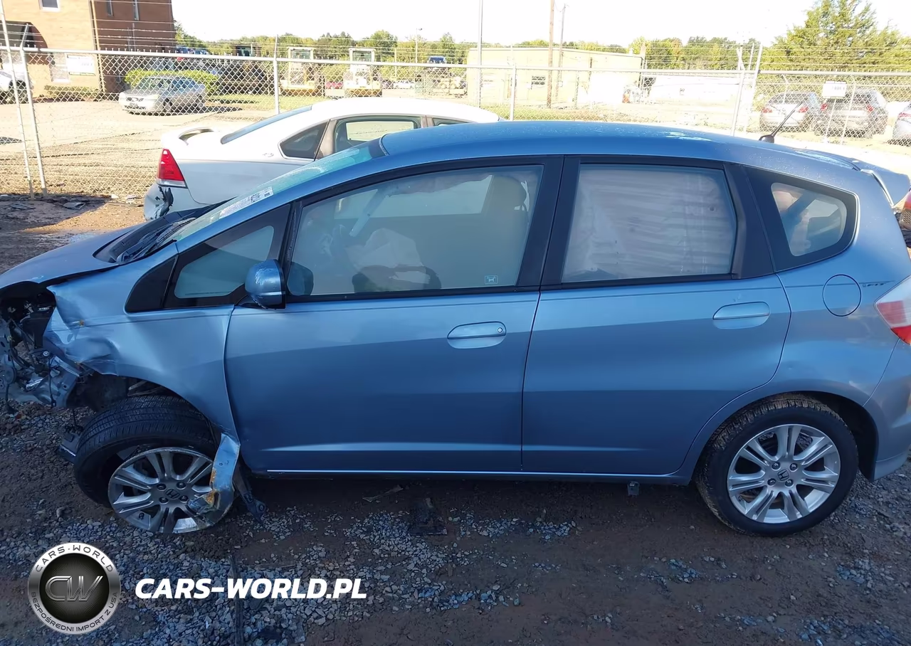 2011 Honda Fit Sport VIN:JHMGE8H69BC027849 - 15