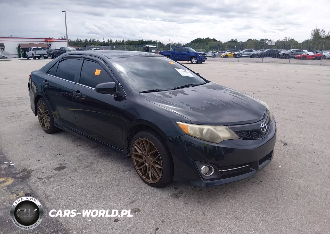 2013 Toyota Camry Se – zdjęcie 1 z 18