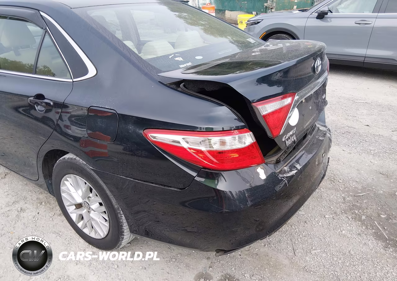 2017 Toyota Camry Le VIN:4T1BF1FK9HU345615 - 18