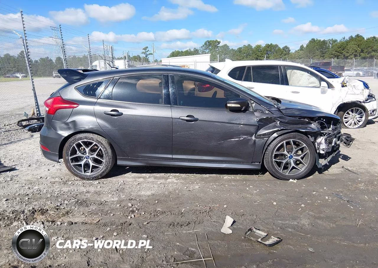 2016 Ford Focus Se VIN:1FADP3K25GL287847 - 13