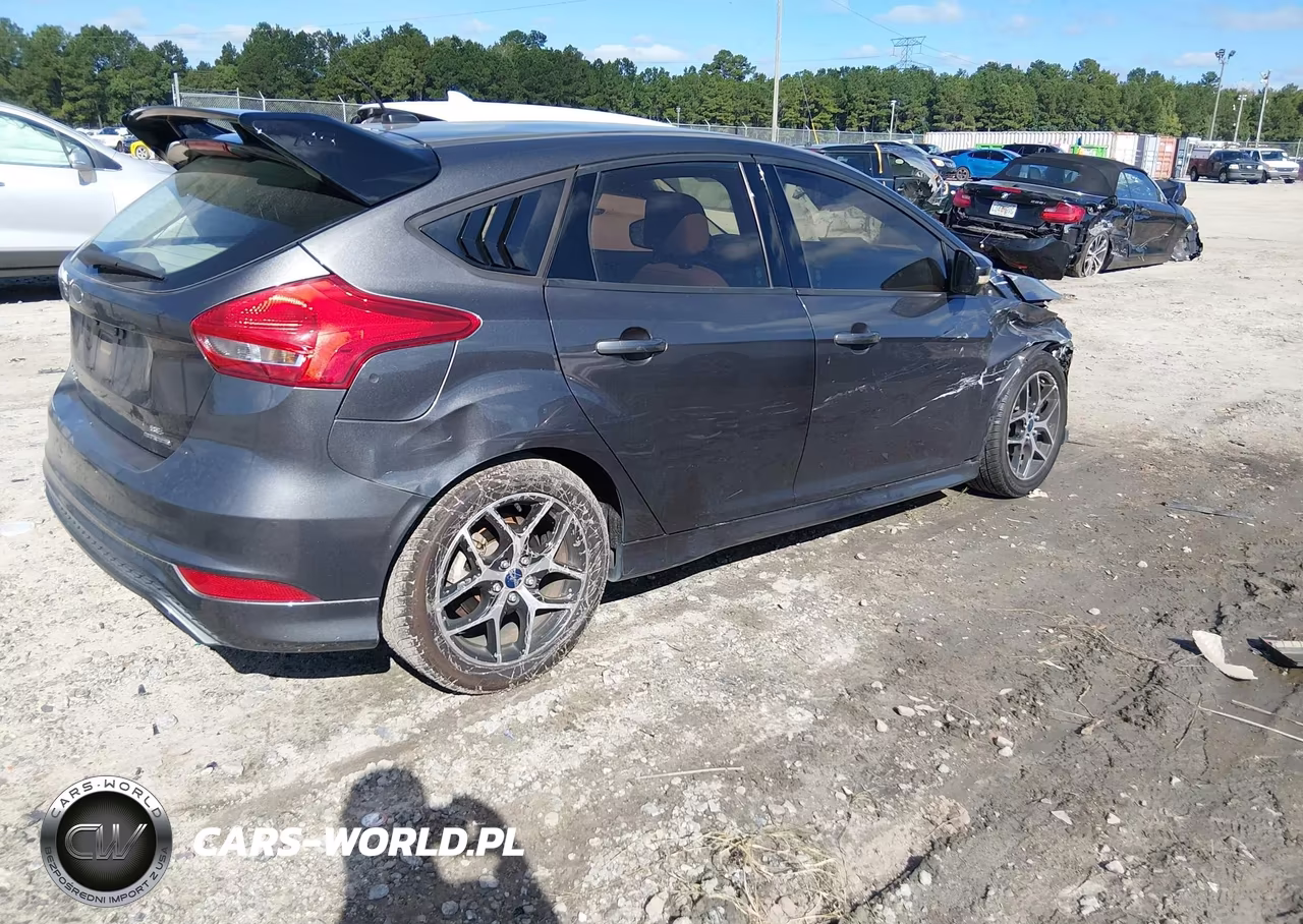 2016 Ford Focus Se VIN:1FADP3K25GL287847 - 4
