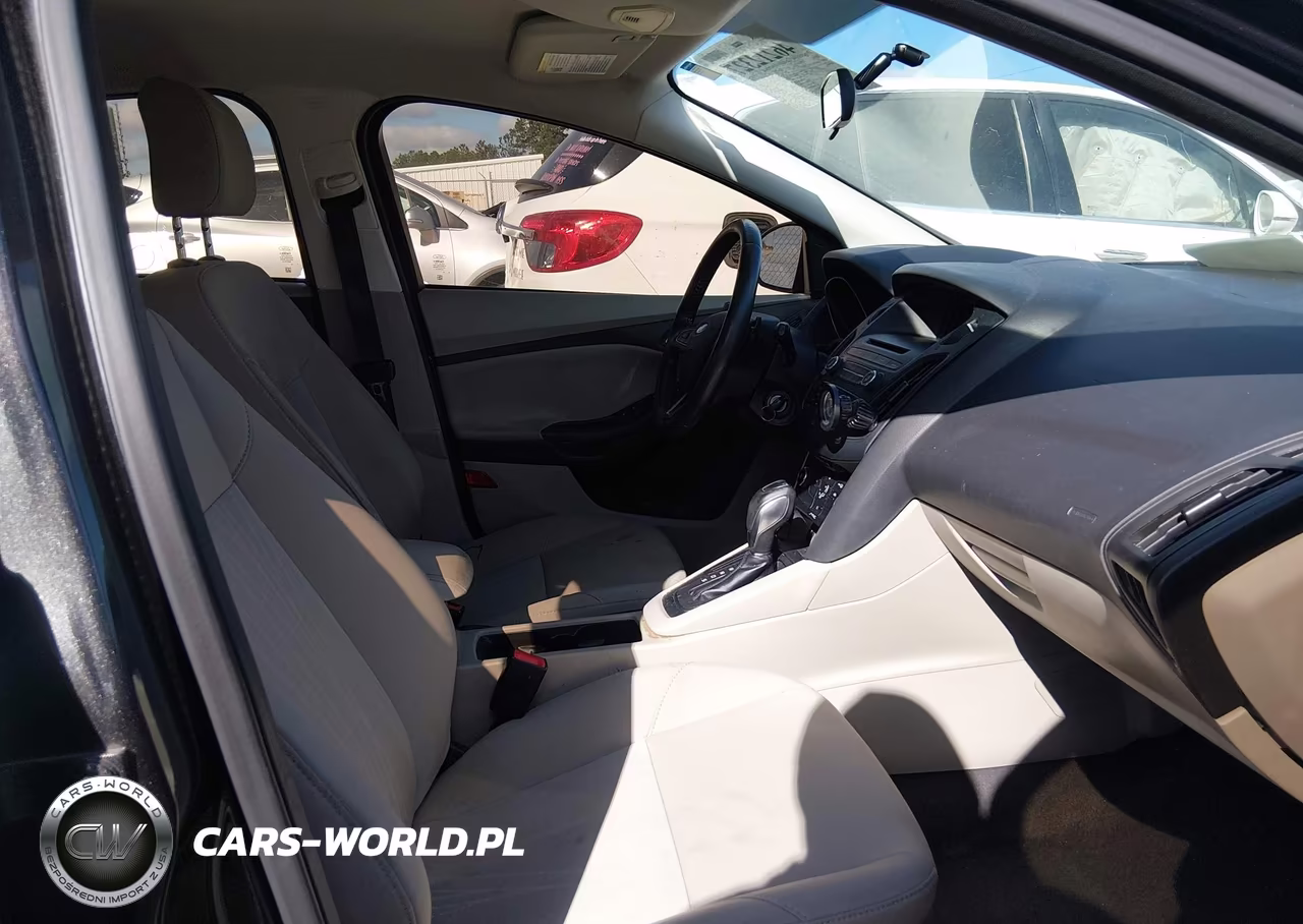 2016 Ford Focus Se VIN:1FADP3K25GL287847 - 5
