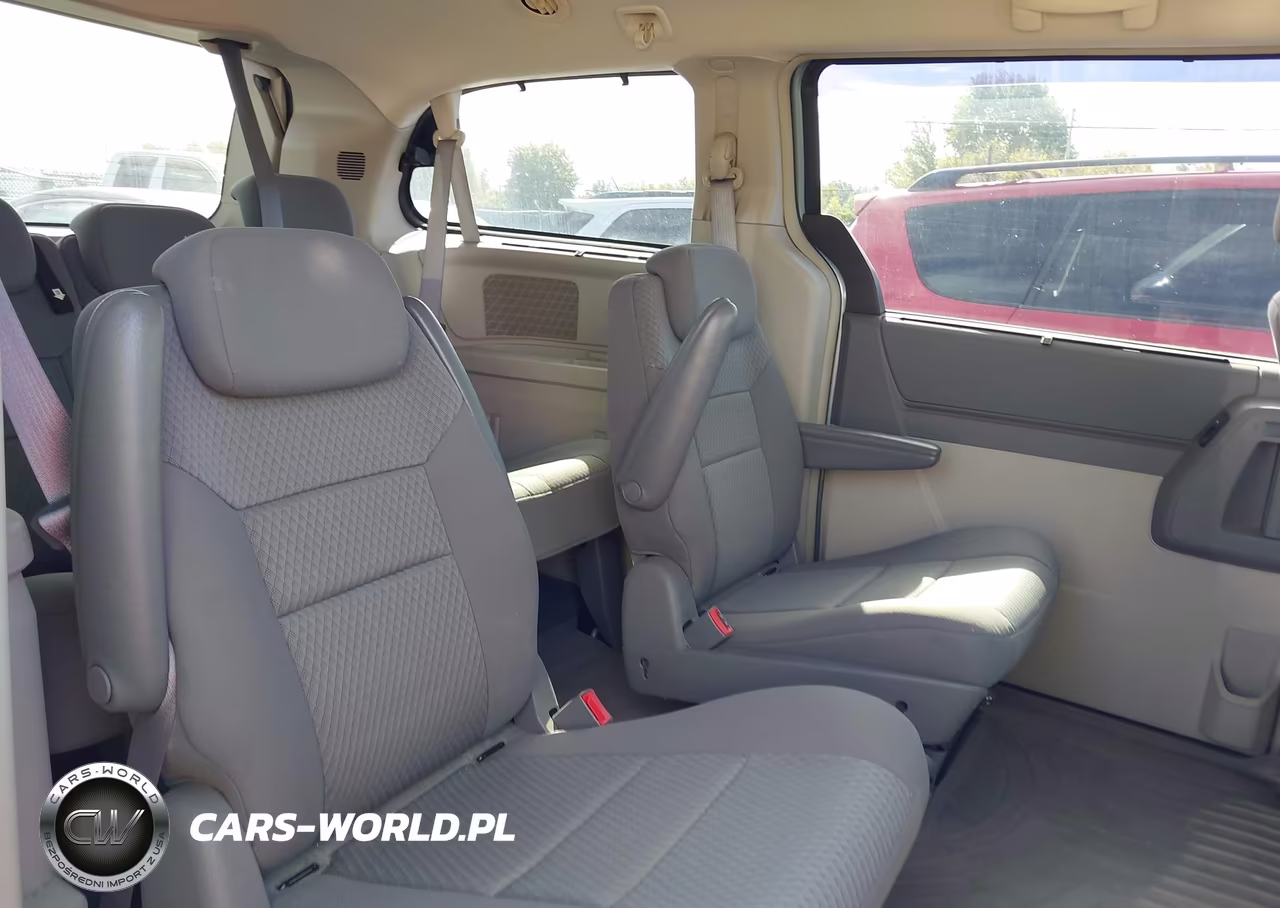 2010 Chrysler Town & Country Touring VIN:2A4RR5D15AR143167 - 8