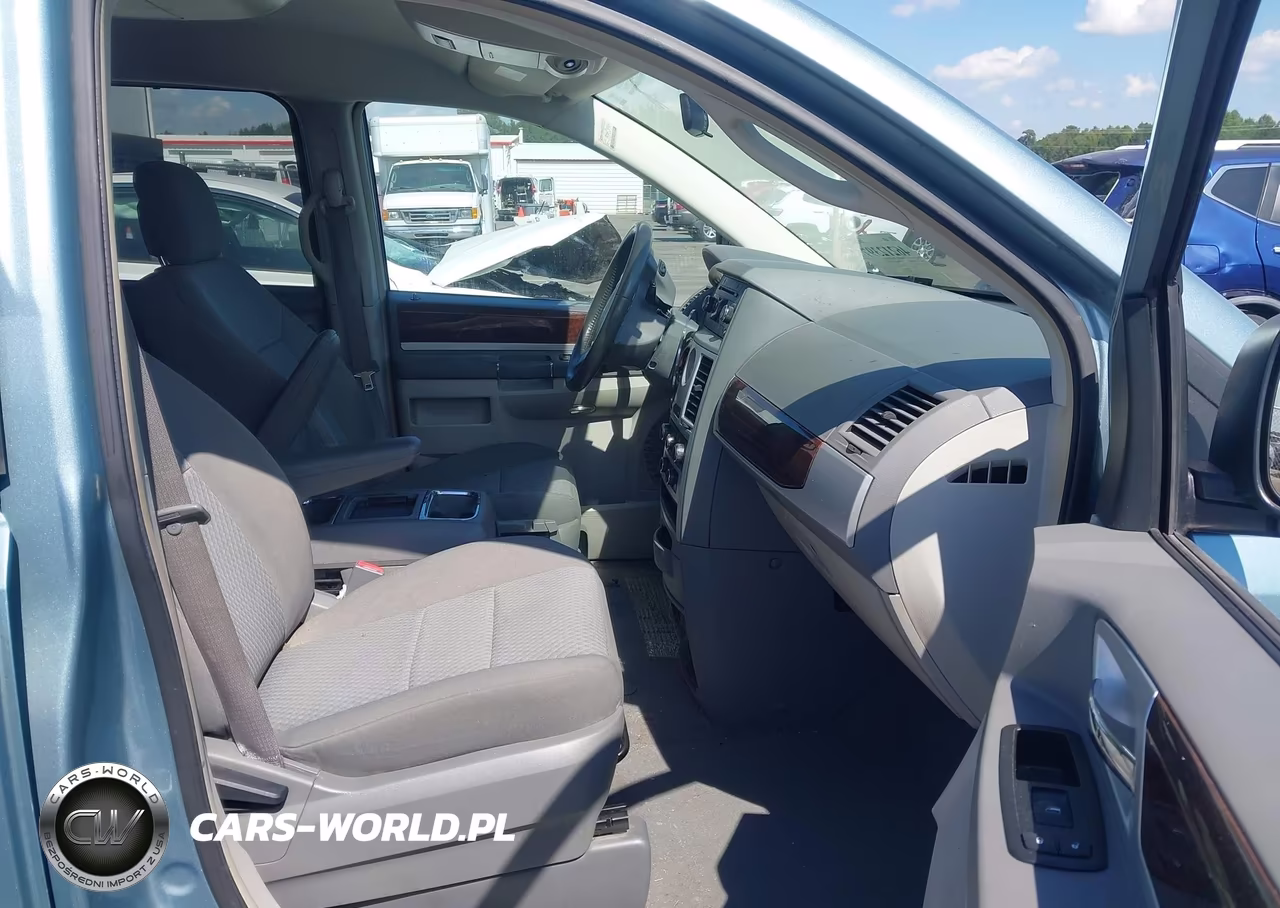 2010 Chrysler Town & Country Touring VIN:2A4RR5DX0AR368391 - 5