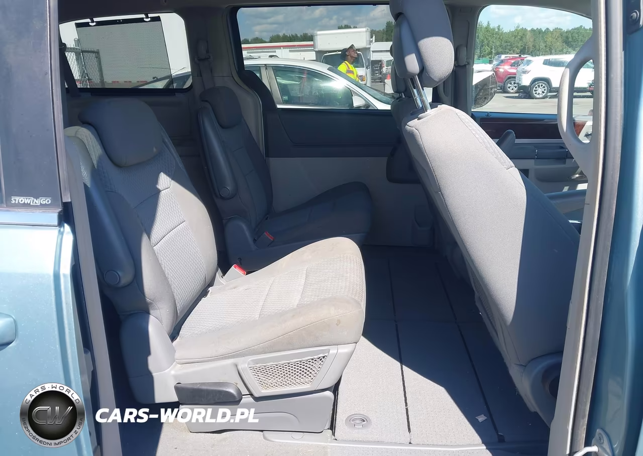 2010 Chrysler Town & Country Touring VIN:2A4RR5DX0AR368391 - 8