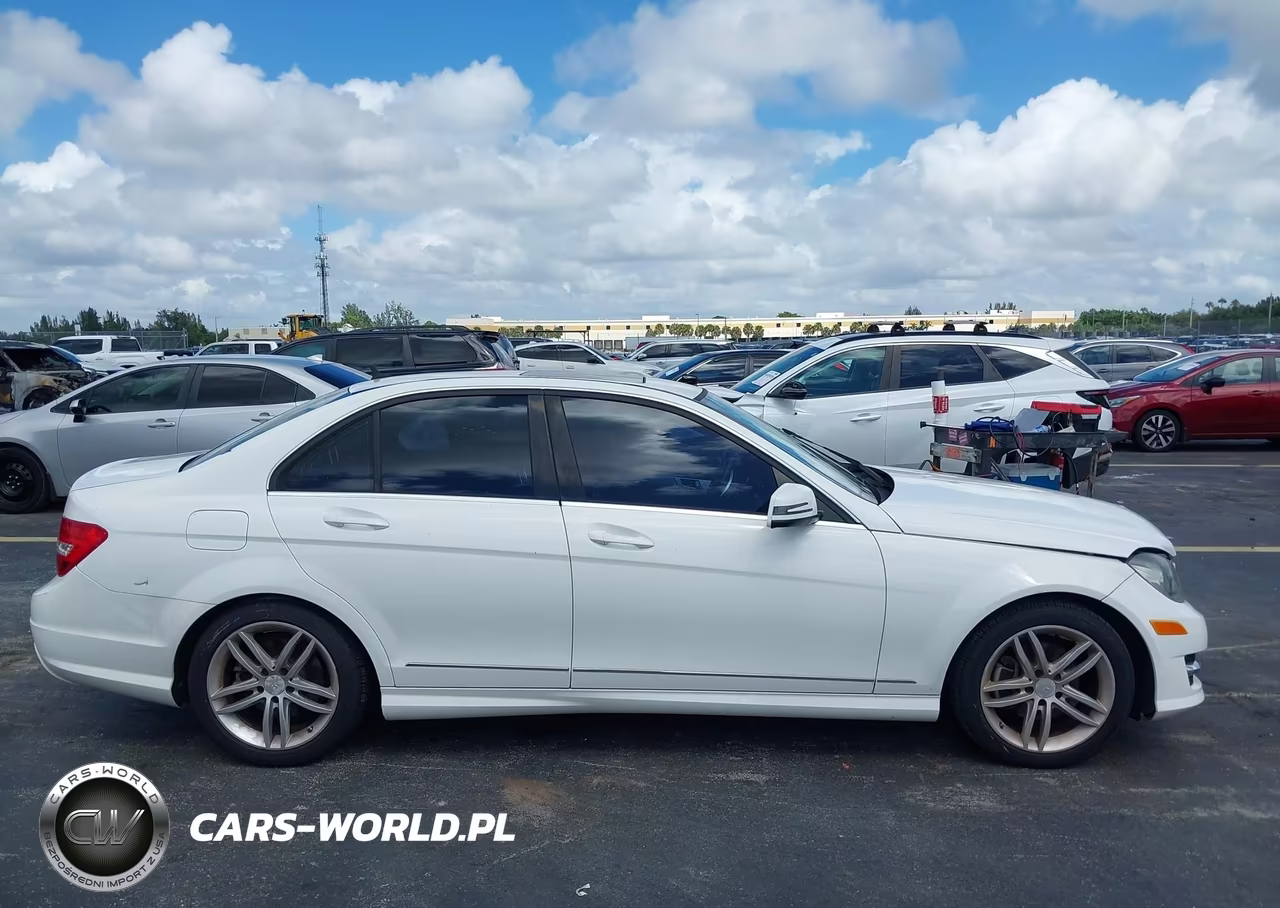 2013 Mercedes-Benz C 250 Sport VIN:WDDGF4HB5DR293881 - 13