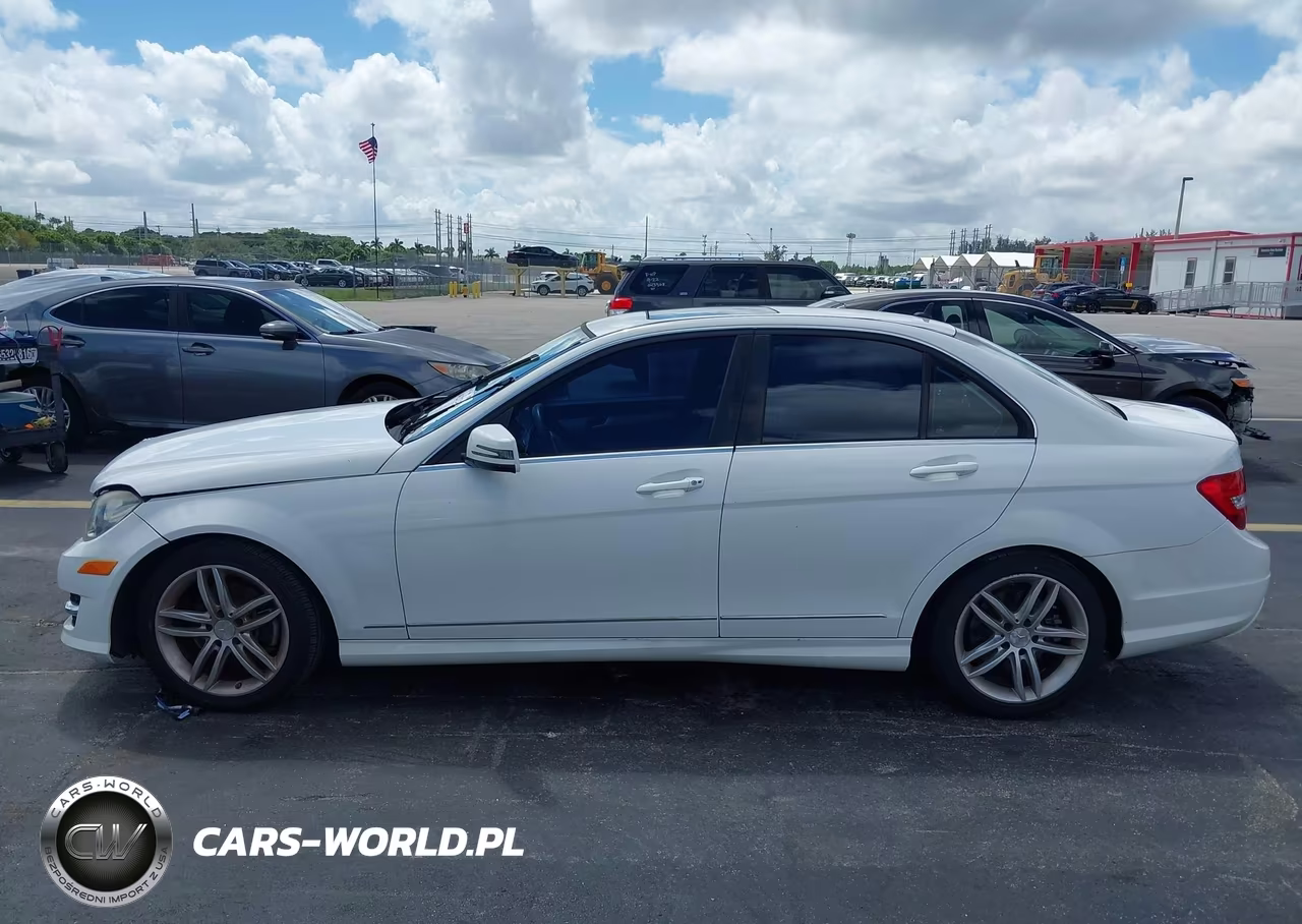 2013 Mercedes-Benz C 250 Sport VIN:WDDGF4HB5DR293881 - 14