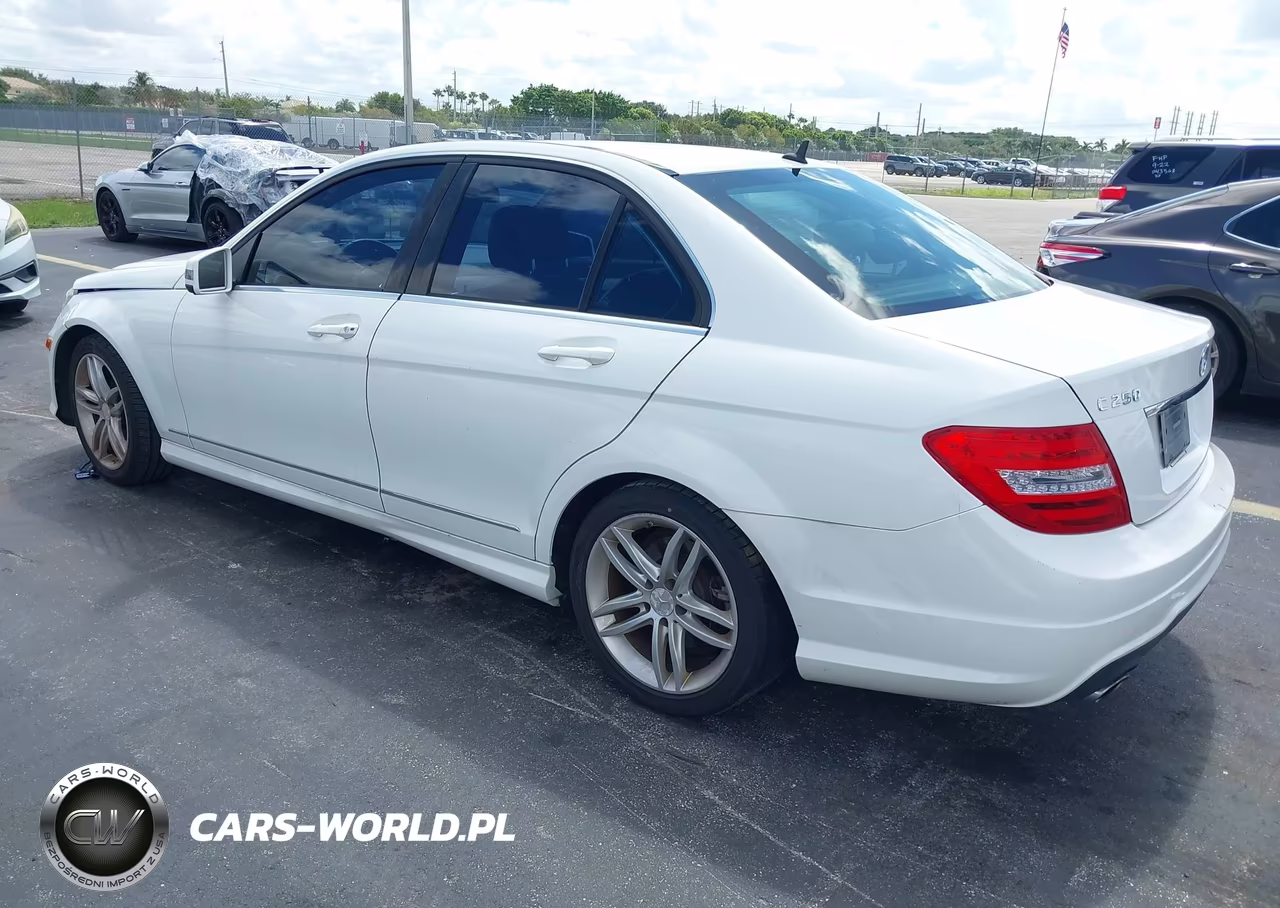 2013 Mercedes-Benz C 250 Sport VIN:WDDGF4HB5DR293881 - 3