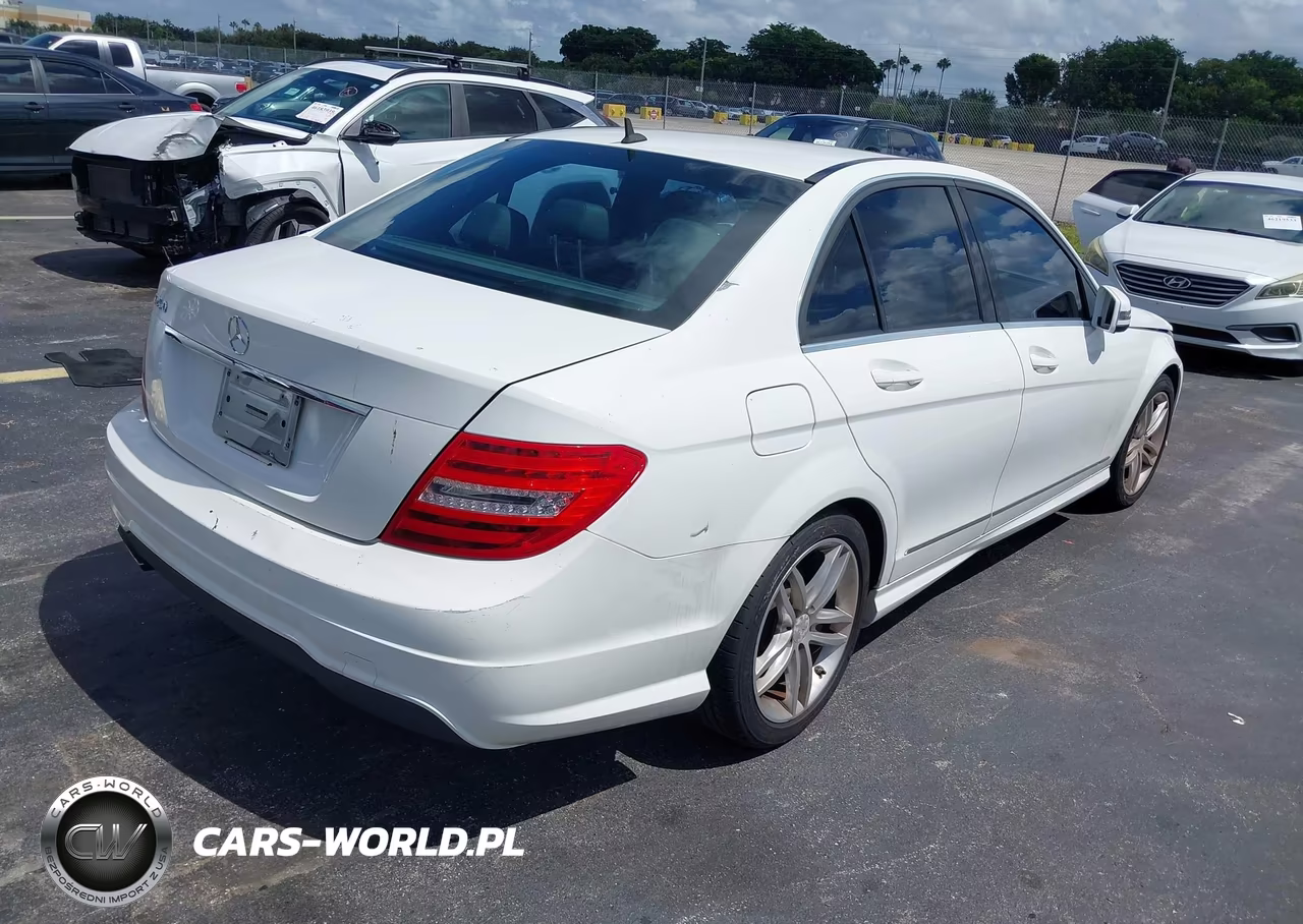 2013 Mercedes-Benz C 250 Sport VIN:WDDGF4HB5DR293881 - 4