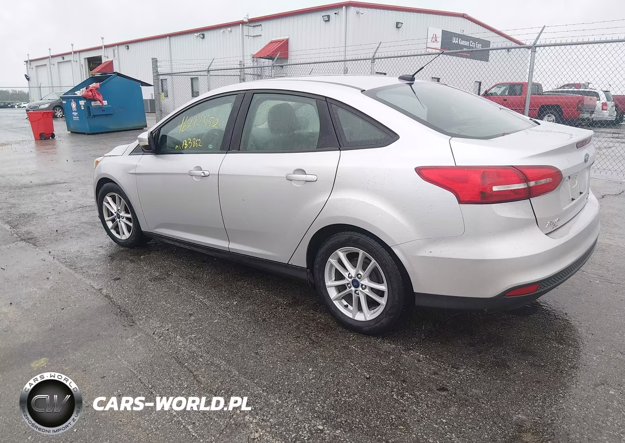 2015 Ford Focus Se VIN:1FADP3F28FL204436 - 3