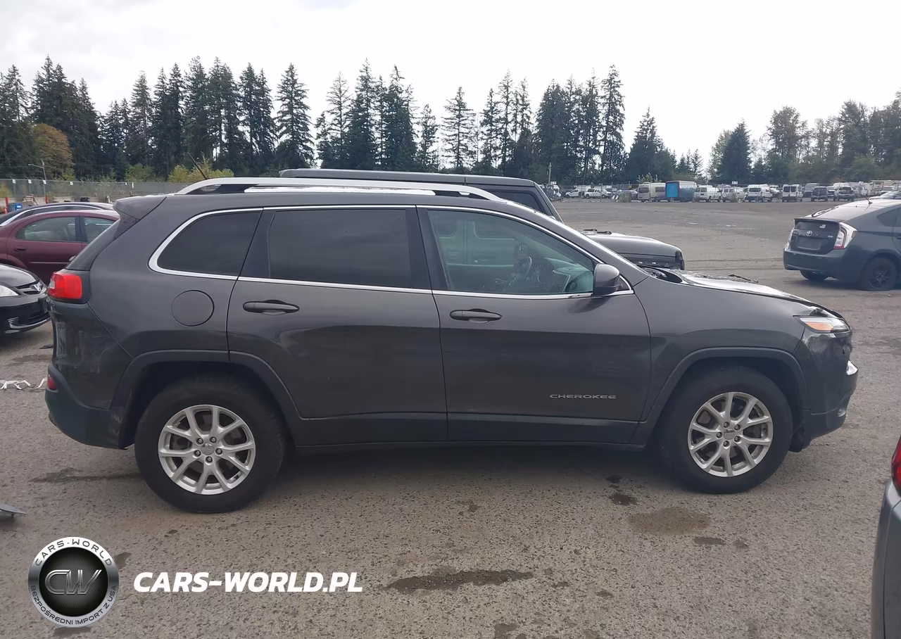 2015 Jeep Cherokee Latitude VIN:1C4PJMCS4FW639326 - 14
