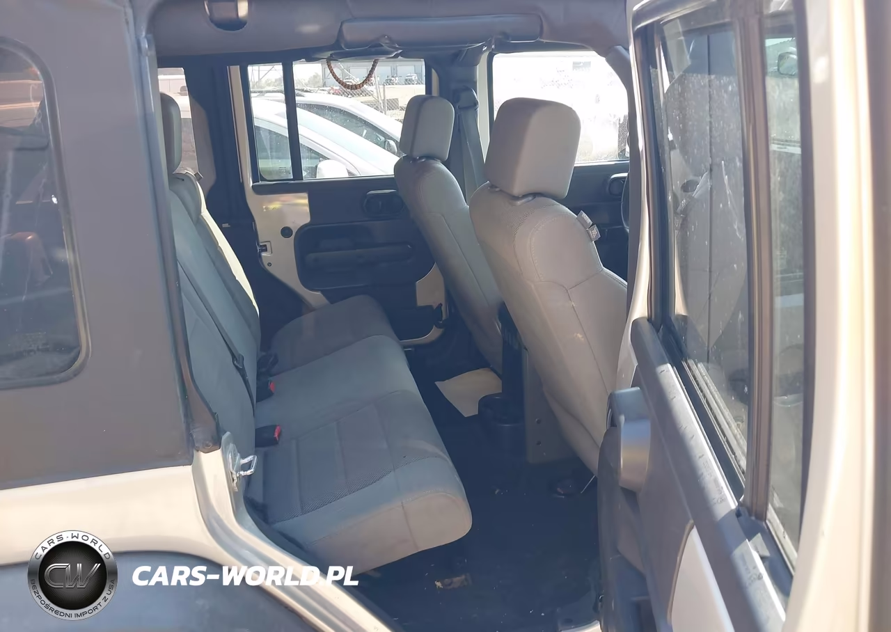 2007 Jeep Wrangler Unlimited Rubicon VIN:1J8GA69167L164445 - 8