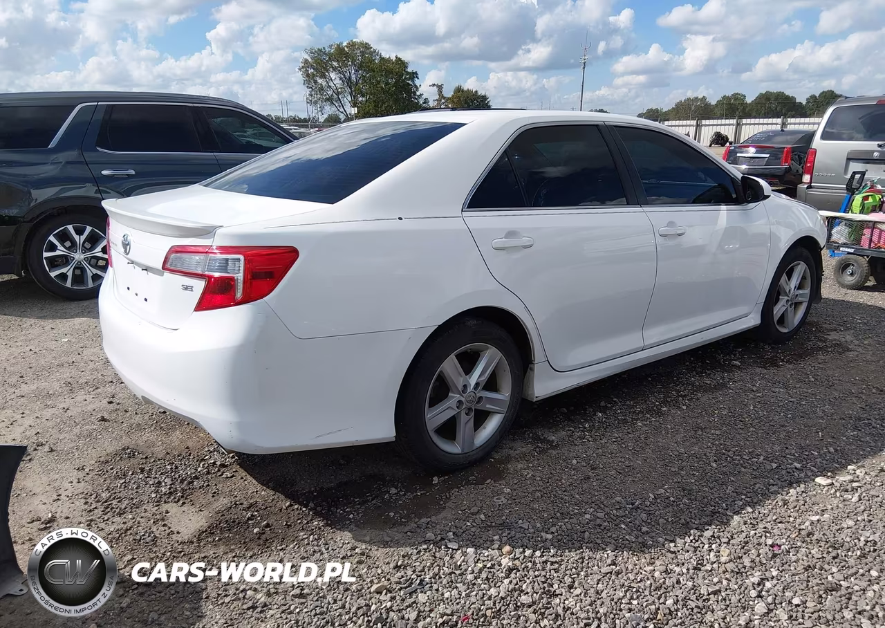2014 Toyota Camry Se VIN:4T1BF1FK5EU303471 - 4