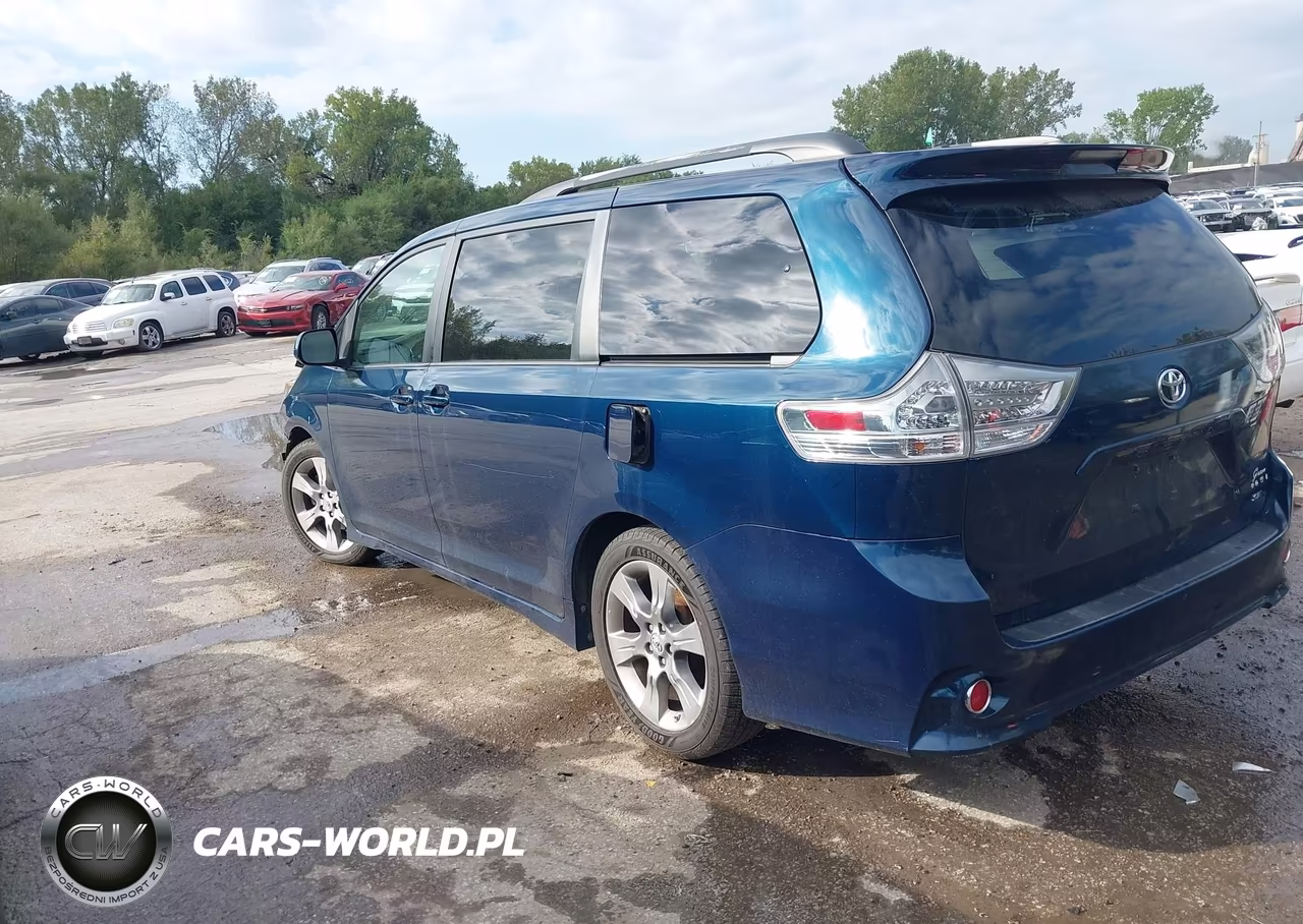 2011 Toyota Sienna Se VIN:5TDXK3DC0BS039024 - 3