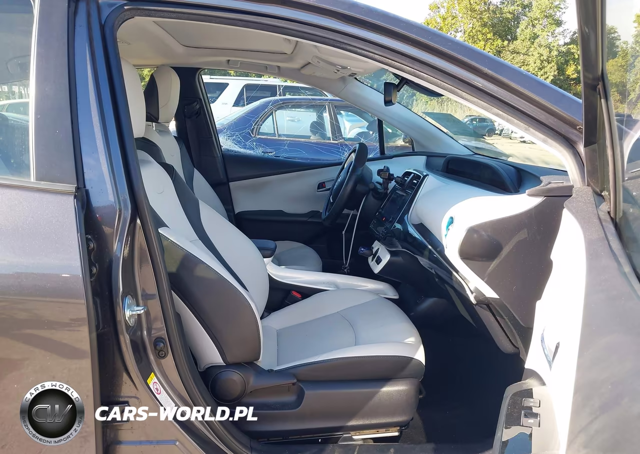 2017 Toyota Prius Four VIN:JTDKARFU7H3541237 - 5
