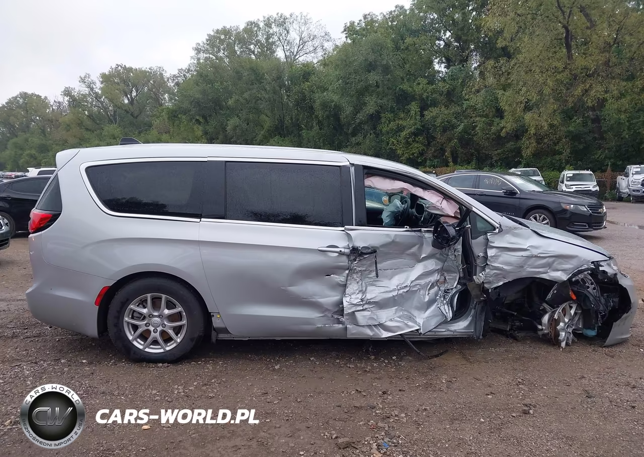 2026 Chrysler Pacifica Select VIN:2C4RC1BG8TR185889 - 13