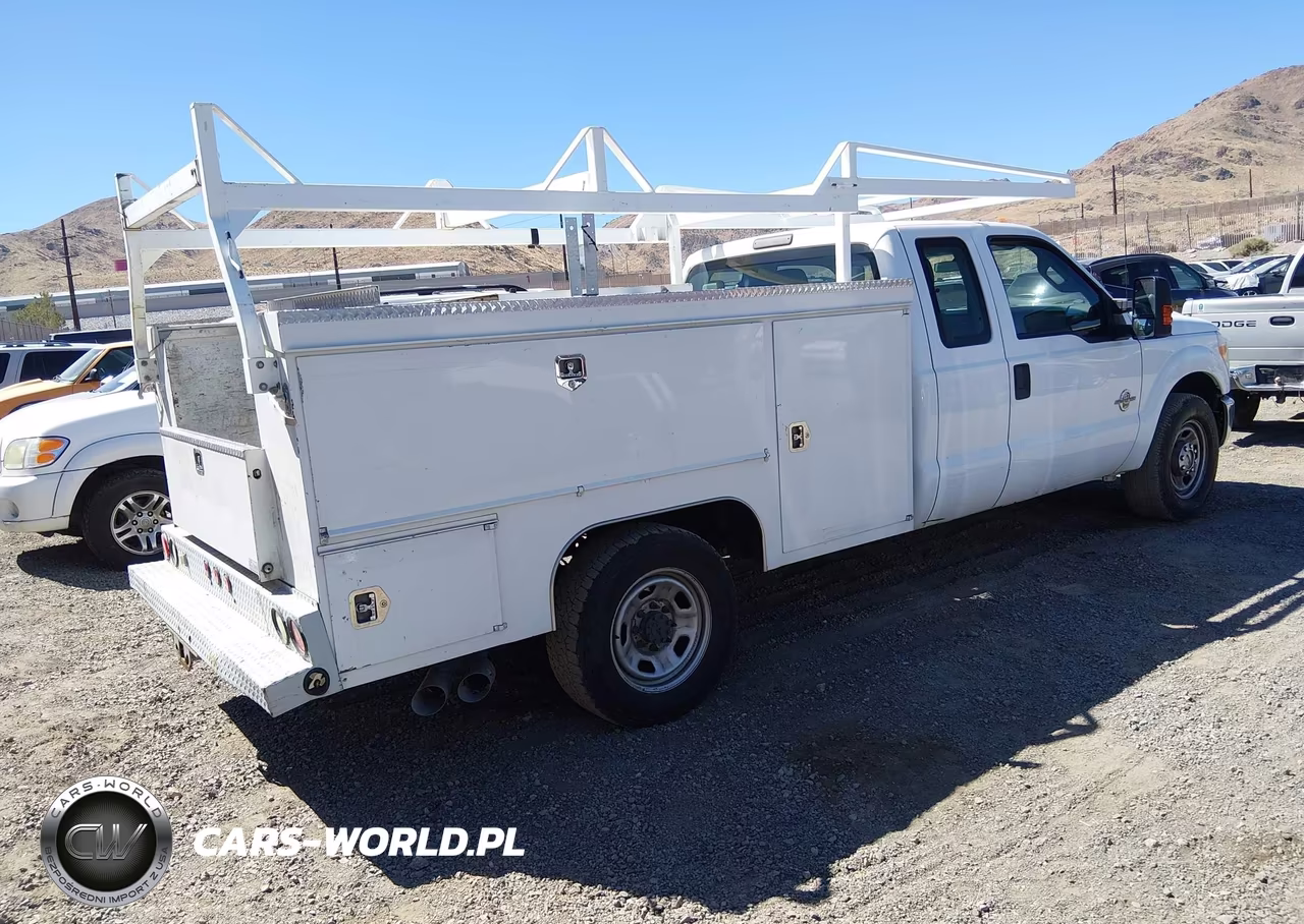 2015 Ford F-350 Chassis Xl VIN:1FD8X3ET5FEA05060 - 4
