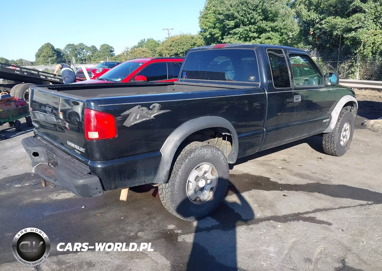 2003 Chevrolet S-10 Ls VIN:1GCCT19XX38241824 - 4