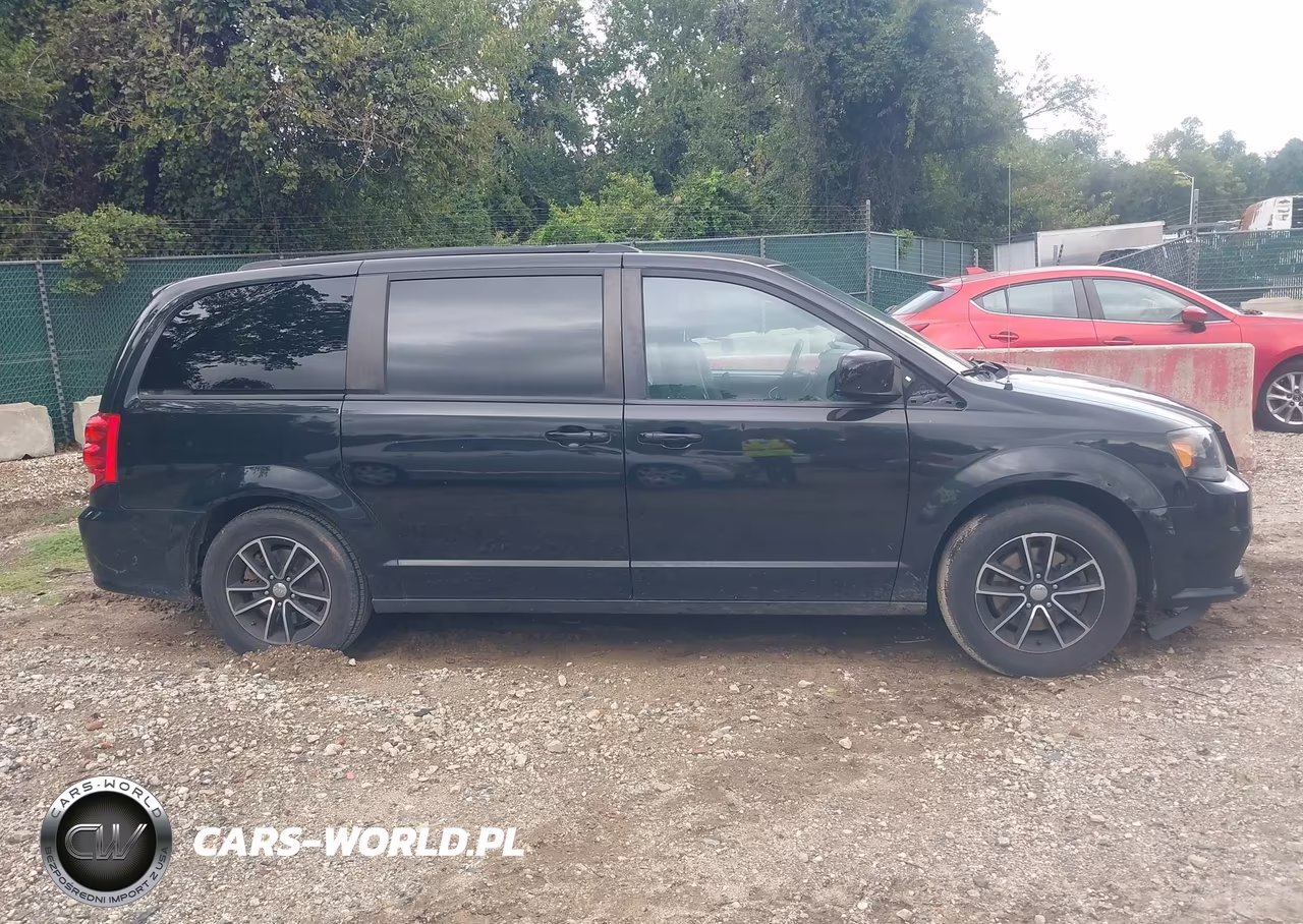 2019 Dodge Grand Caravan Gt VIN:2C4RDGEG6KR611945 - 13