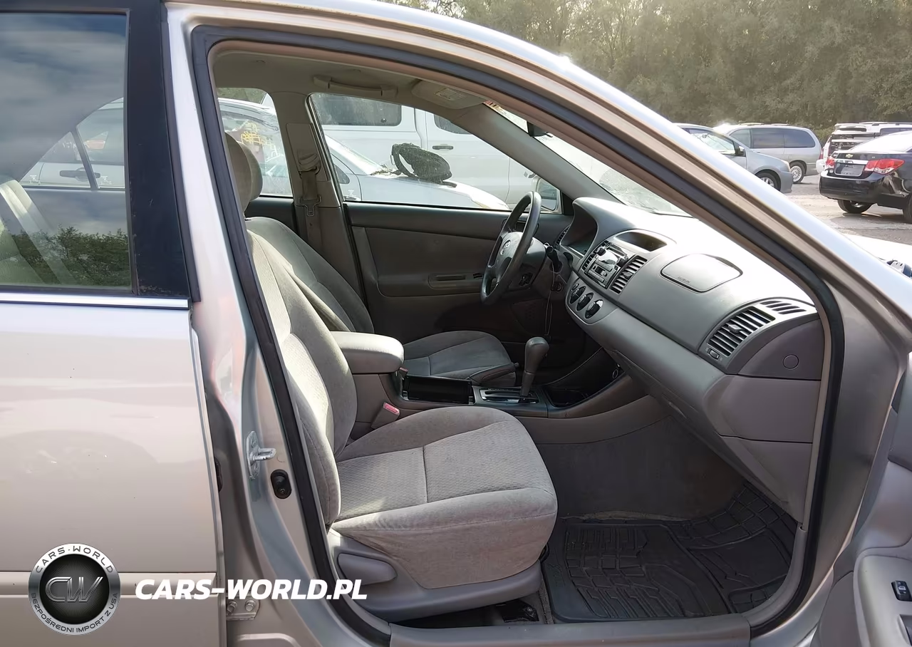 2002 Toyota Camry Le VIN:4T1BE32K32U564386 - 5