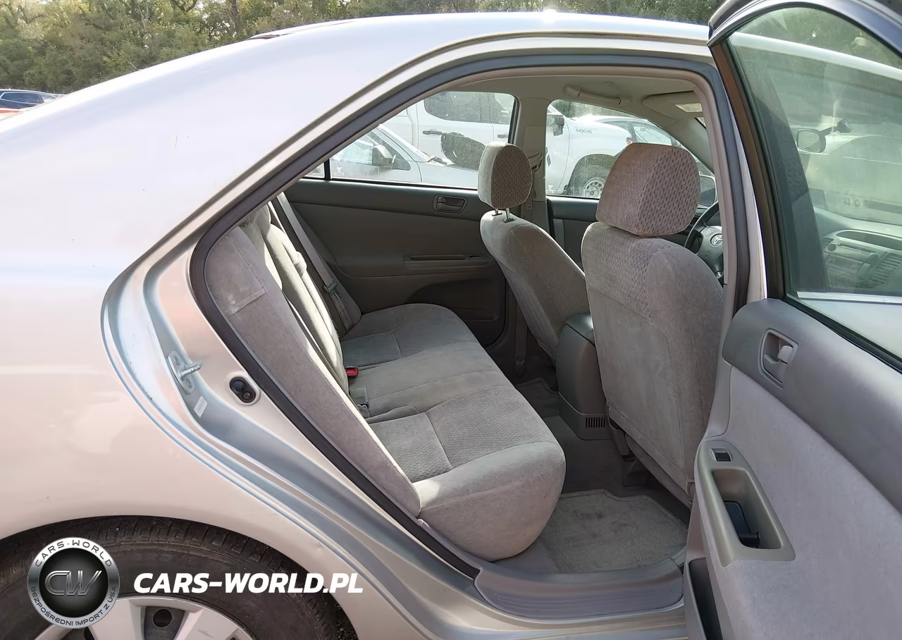 2002 Toyota Camry Le VIN:4T1BE32K32U564386 - 8