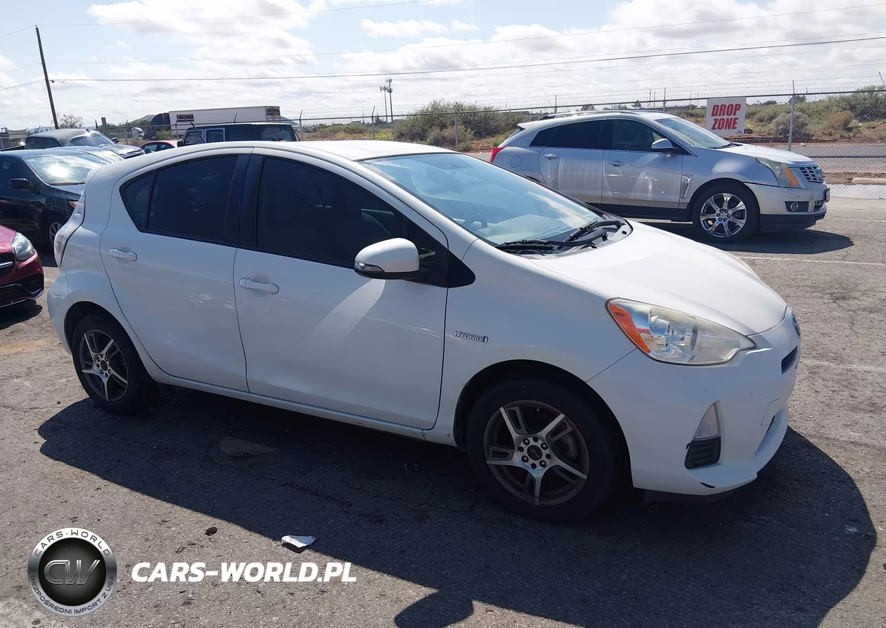 2014 Toyota Prius C One VIN:JTDKDTB39E1074735 - 13