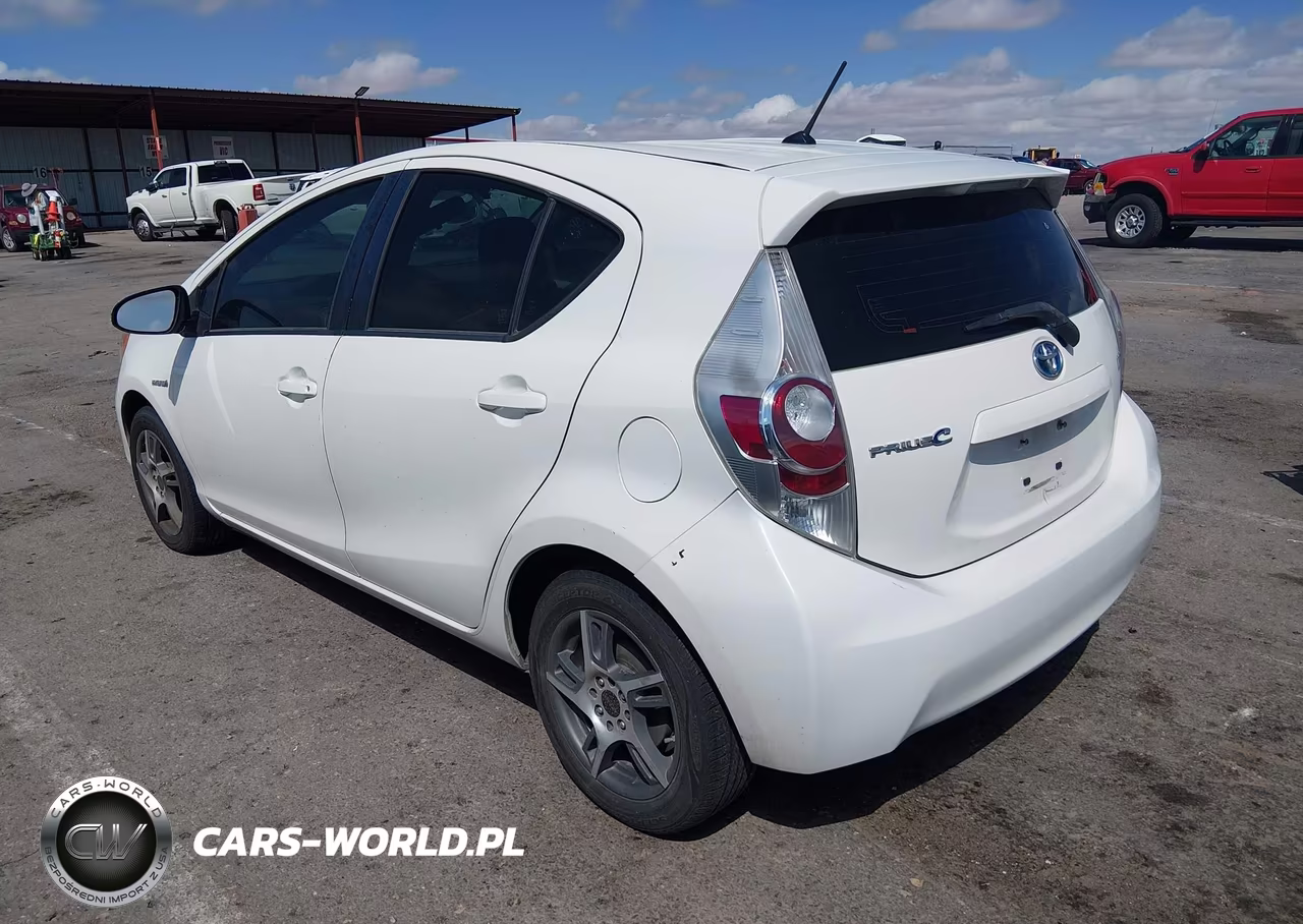 2014 Toyota Prius C One VIN:JTDKDTB39E1074735 - 3