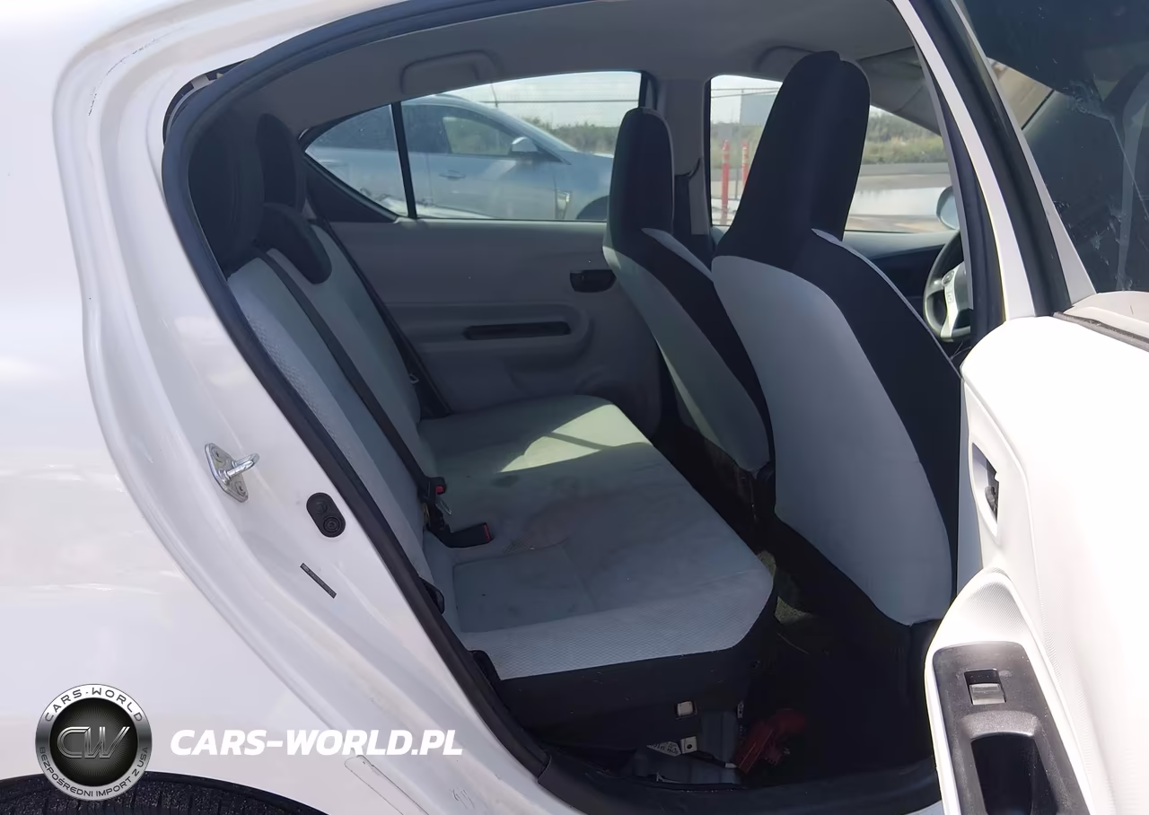 2014 Toyota Prius C One VIN:JTDKDTB39E1074735 - 8