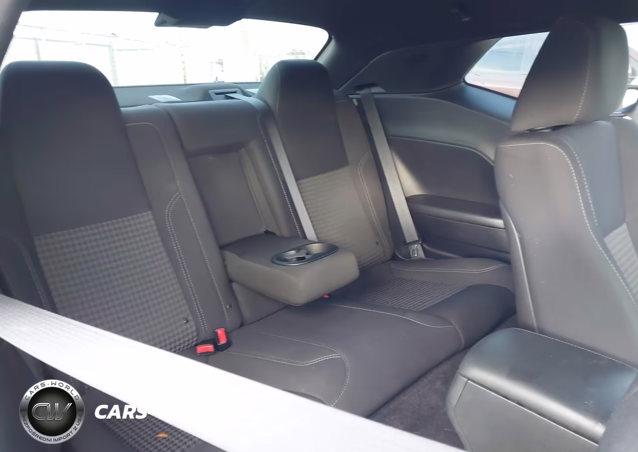 2018 Dodge Challenger Sxt VIN:2C3CDZAGXJH241504 - 8