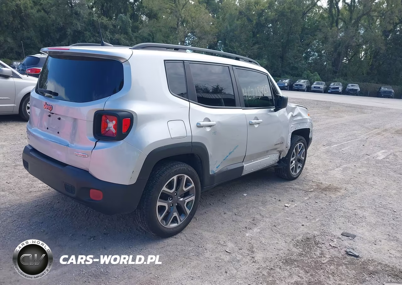 2017 Jeep Renegade Latitude 4X4 VIN:ZACCJBBB7HPE73520 - 4