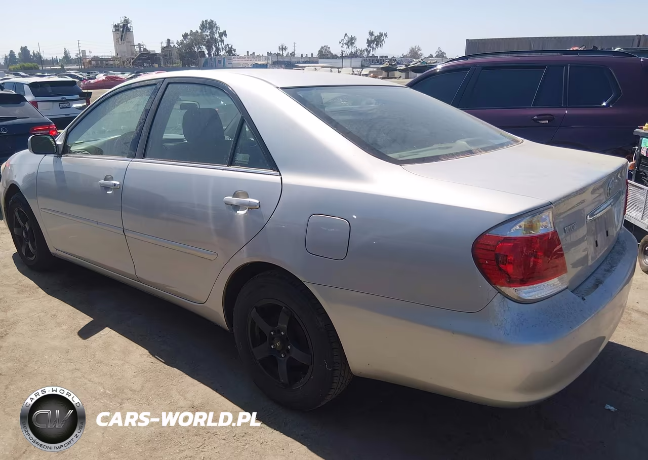 2005 Toyota Camry Le VIN:4T1BE32K05U085380 - 3