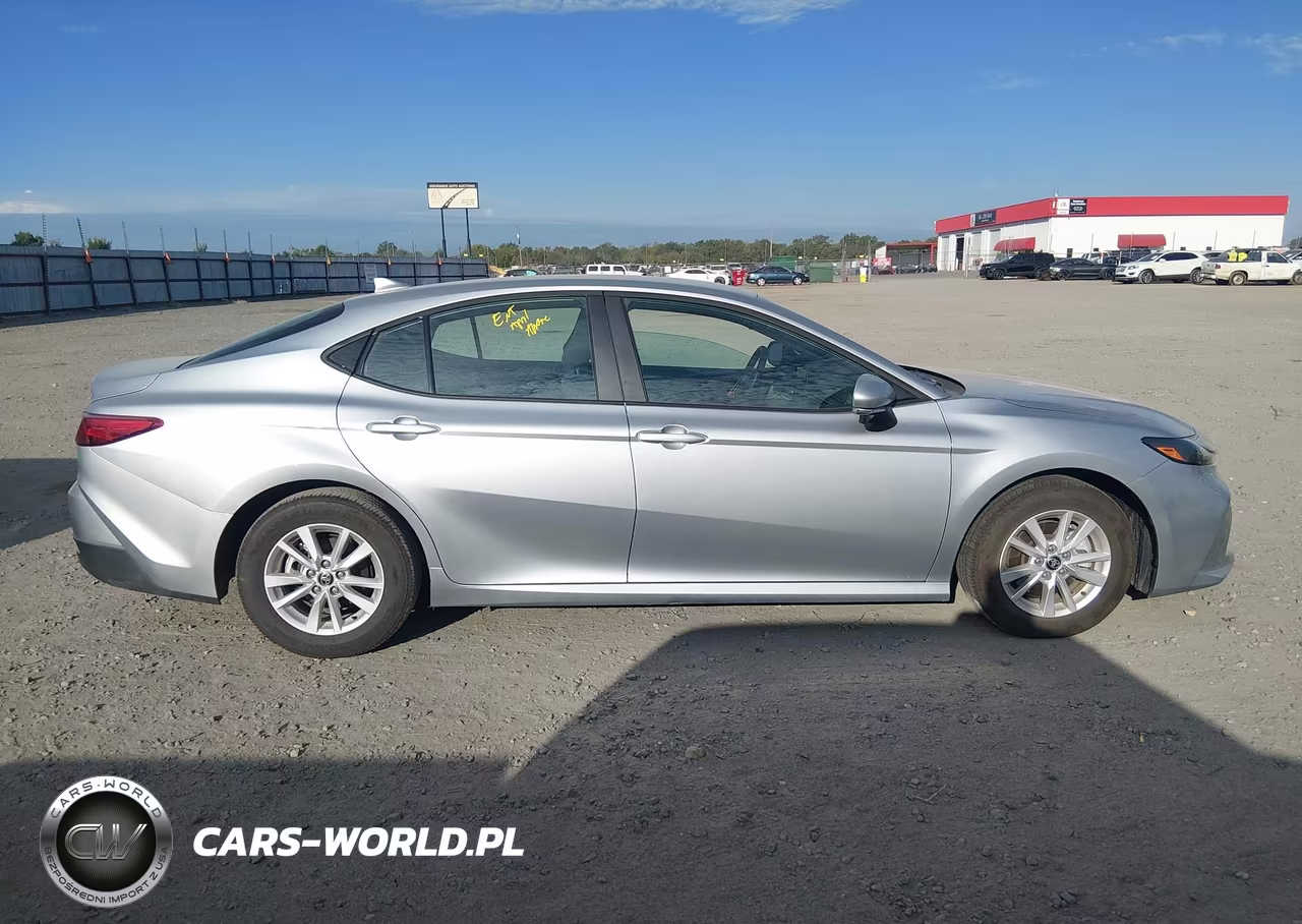 2026 Toyota Camry Le VIN:4T1DAACK8TU759991 - 13