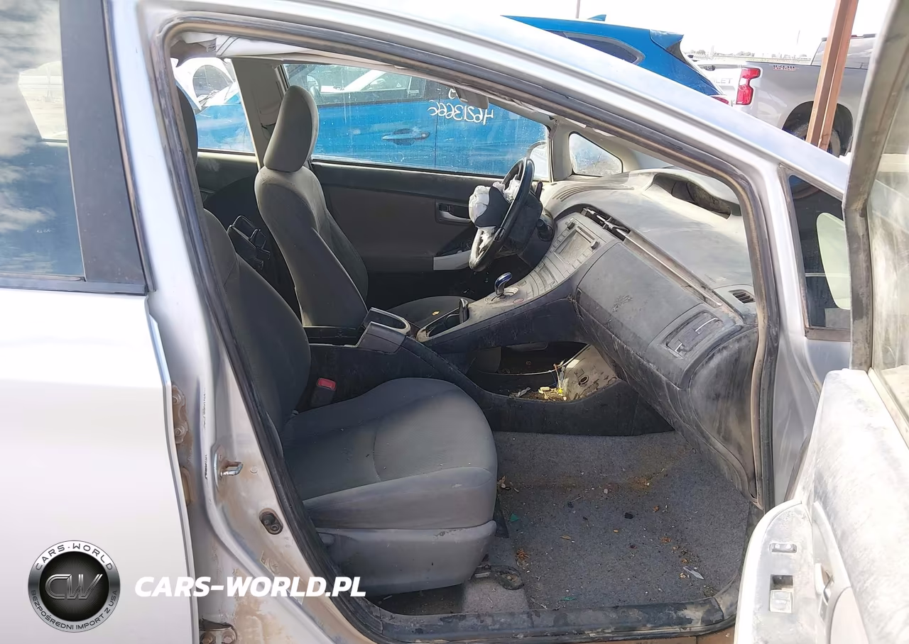 2013 Toyota Prius Two VIN:JTDKN3DUXD1631217 - 5
