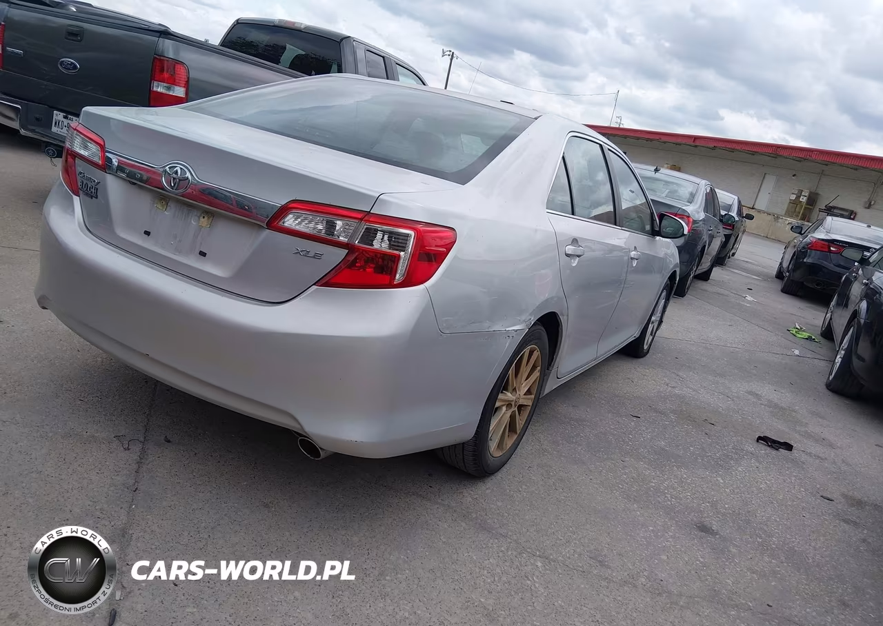 2012 Toyota Camry Xle VIN:4T4BF1FK2CR237061 - 4